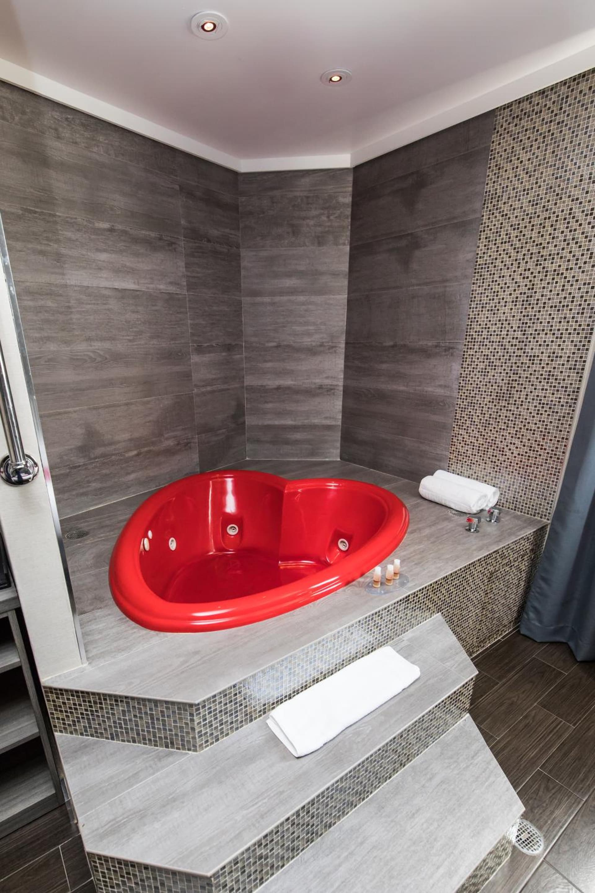 Ramada by Wyndham Bronx gallery photo in Bronx, NY — image 9
