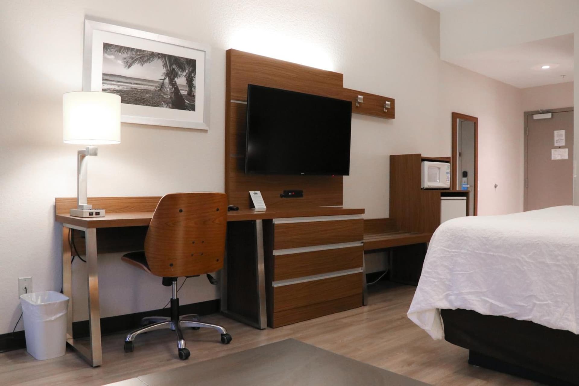 Days Inn & Suites by Wyndham Fort Myers Near JetBlue Park gallery photo in Fort Myers, FL — image 7