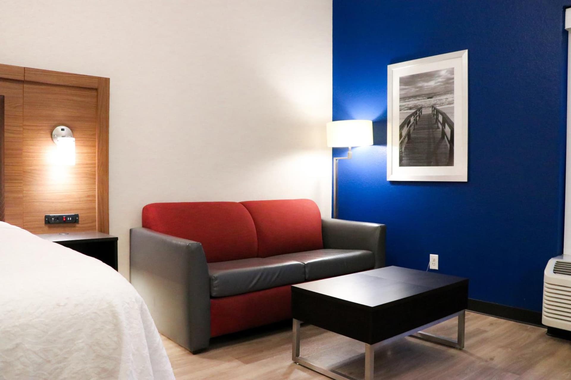 Days Inn & Suites by Wyndham Fort Myers Near JetBlue Park gallery photo in Fort Myers, FL — image 8
