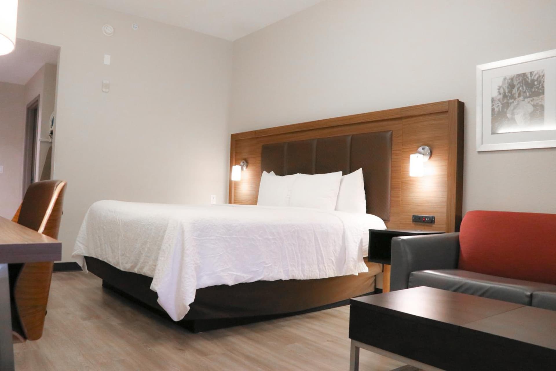 Days Inn & Suites by Wyndham Fort Myers Near JetBlue Park gallery photo in Fort Myers, FL — image 14