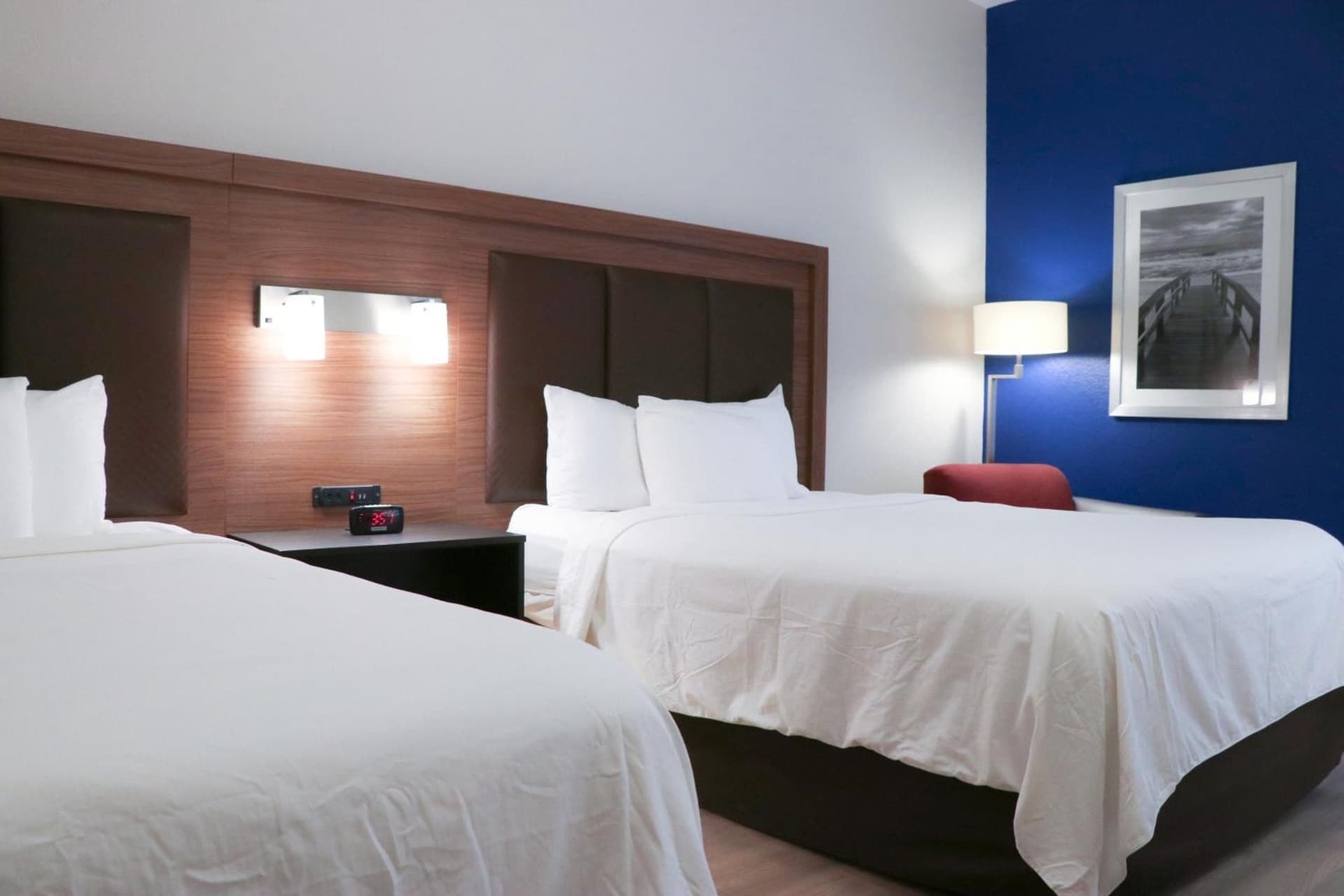 Days Inn & Suites by Wyndham Fort Myers Near JetBlue Park gallery photo in Fort Myers, FL — image 31