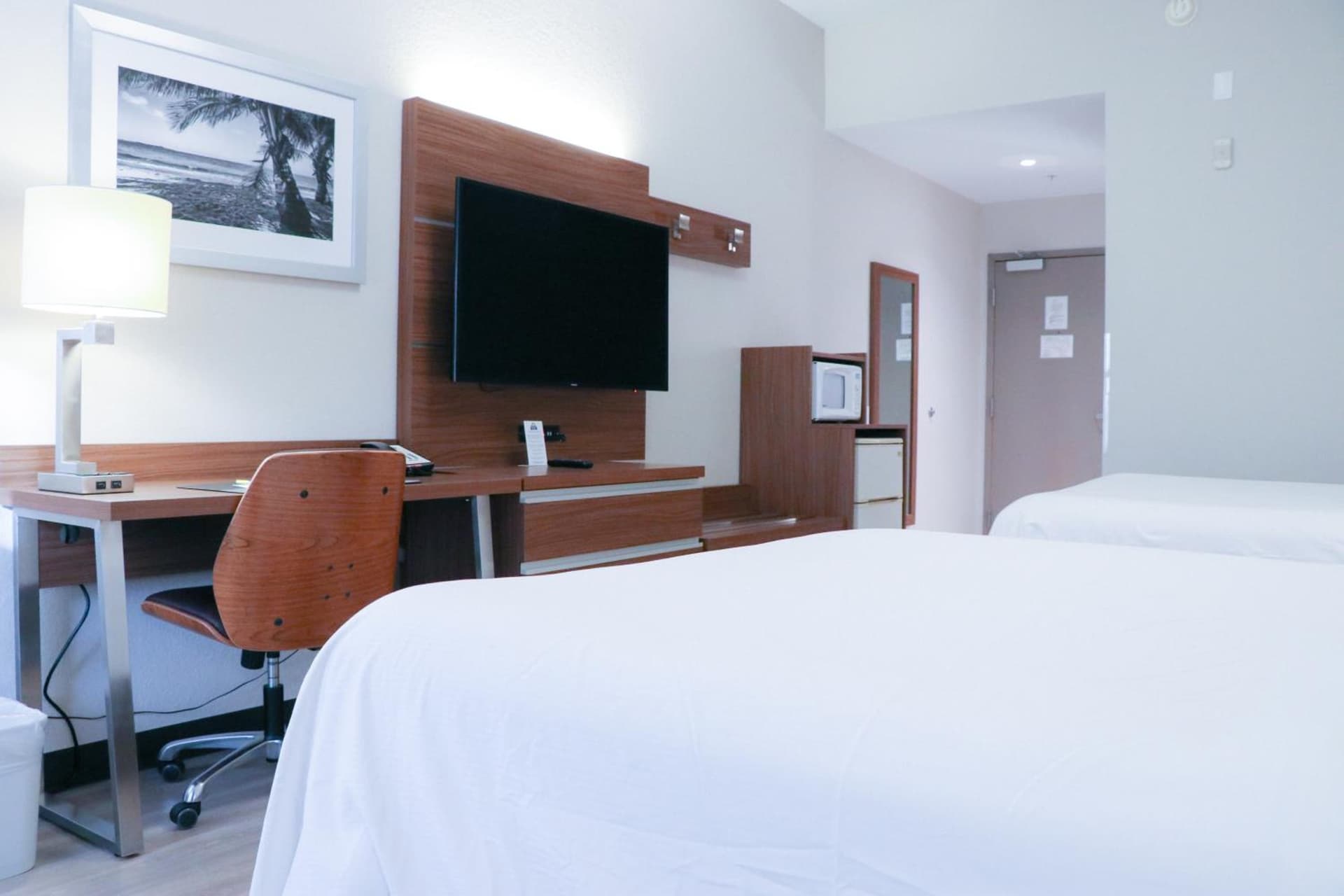 Days Inn & Suites by Wyndham Fort Myers Near JetBlue Park gallery photo in Fort Myers, FL — image 10