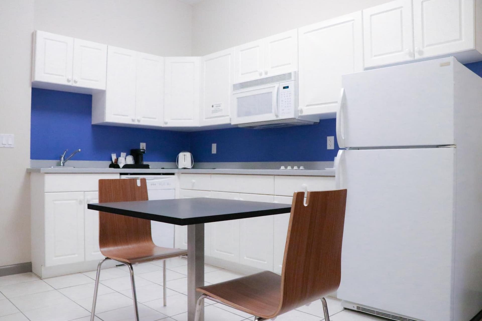 Days Inn & Suites by Wyndham Fort Myers Near JetBlue Park gallery photo in Fort Myers, FL — image 11