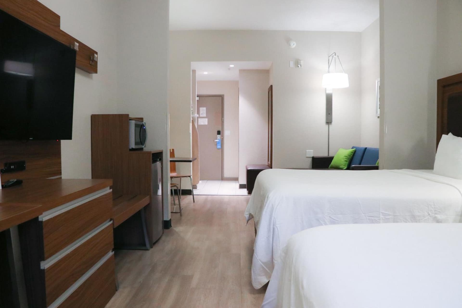 Days Inn & Suites by Wyndham Fort Myers Near JetBlue Park property views in Fort Myers, FL — gallery photo 3