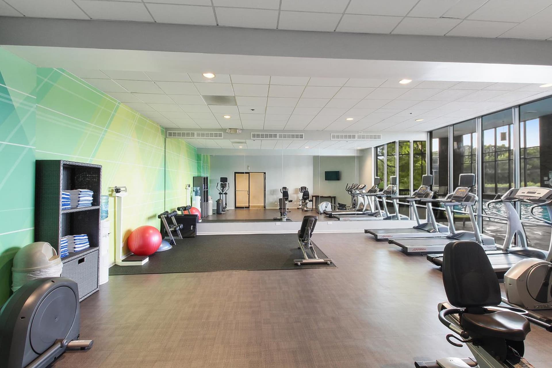 Holiday Inn Chicago Nw Crystal Lk Conv Ctr by IHG gallery photo in Crystal Lake, IL — image 16