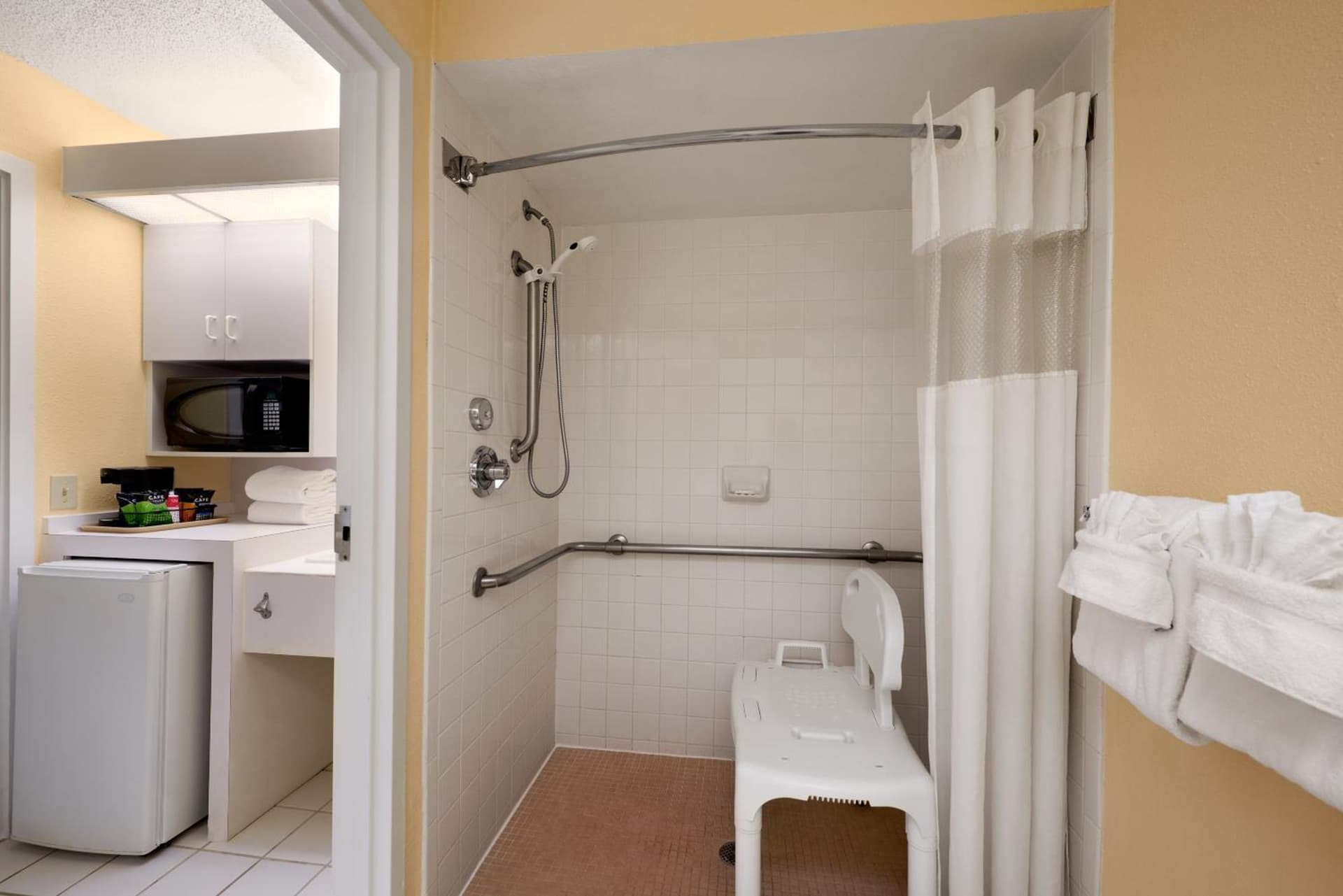 Ramada by Wyndham Kissimmee Gateway - Free Theme Park Shuttle gallery photo in Orlando, FL — image 73
