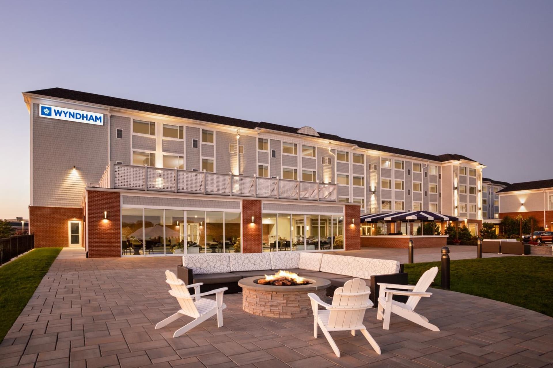 Wyndham Newport Hotel interior in Middletown, RI — gallery photo 2