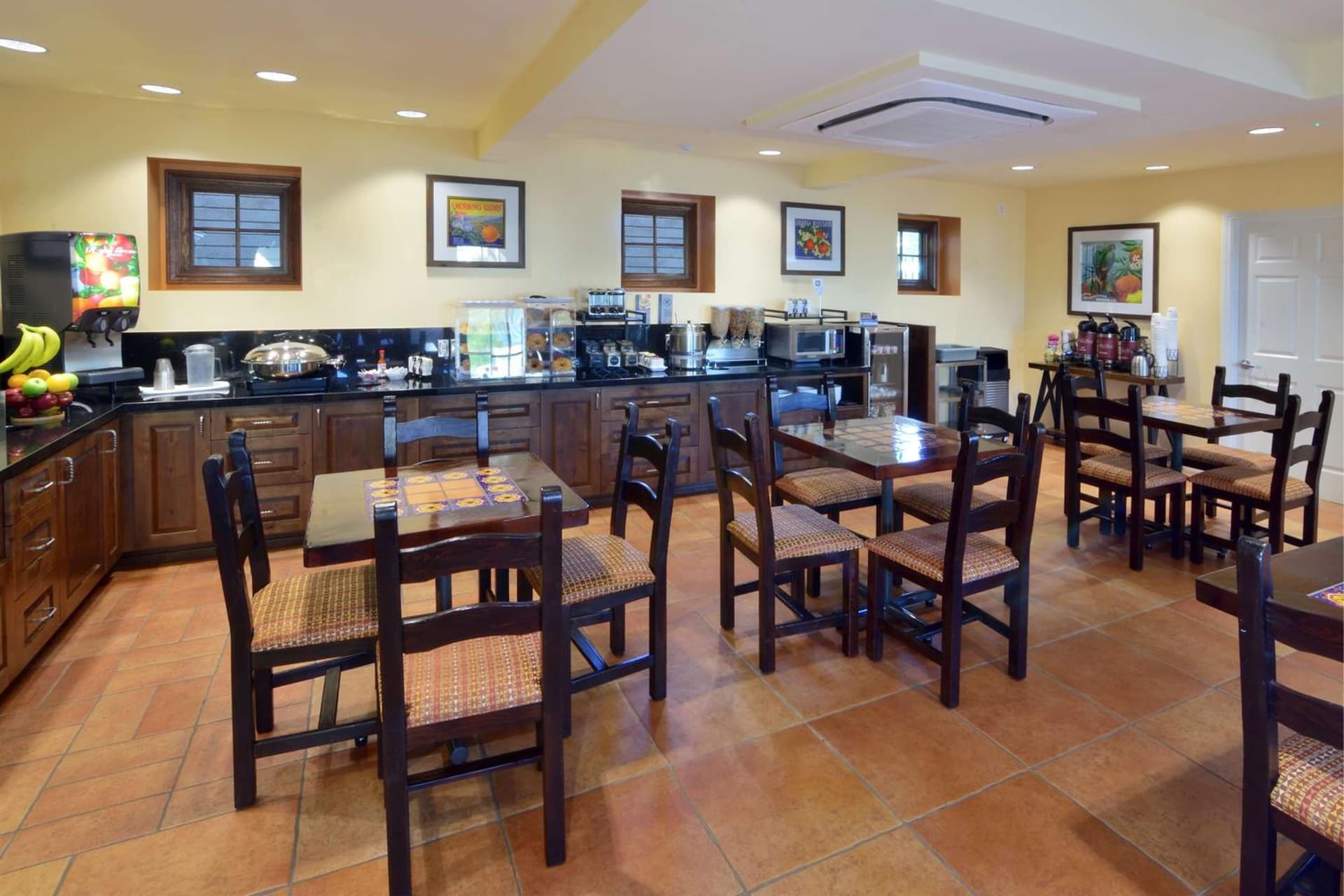 Lamplighter Inn & Suites at SDSU gallery photo in San Diego, CA — image 16