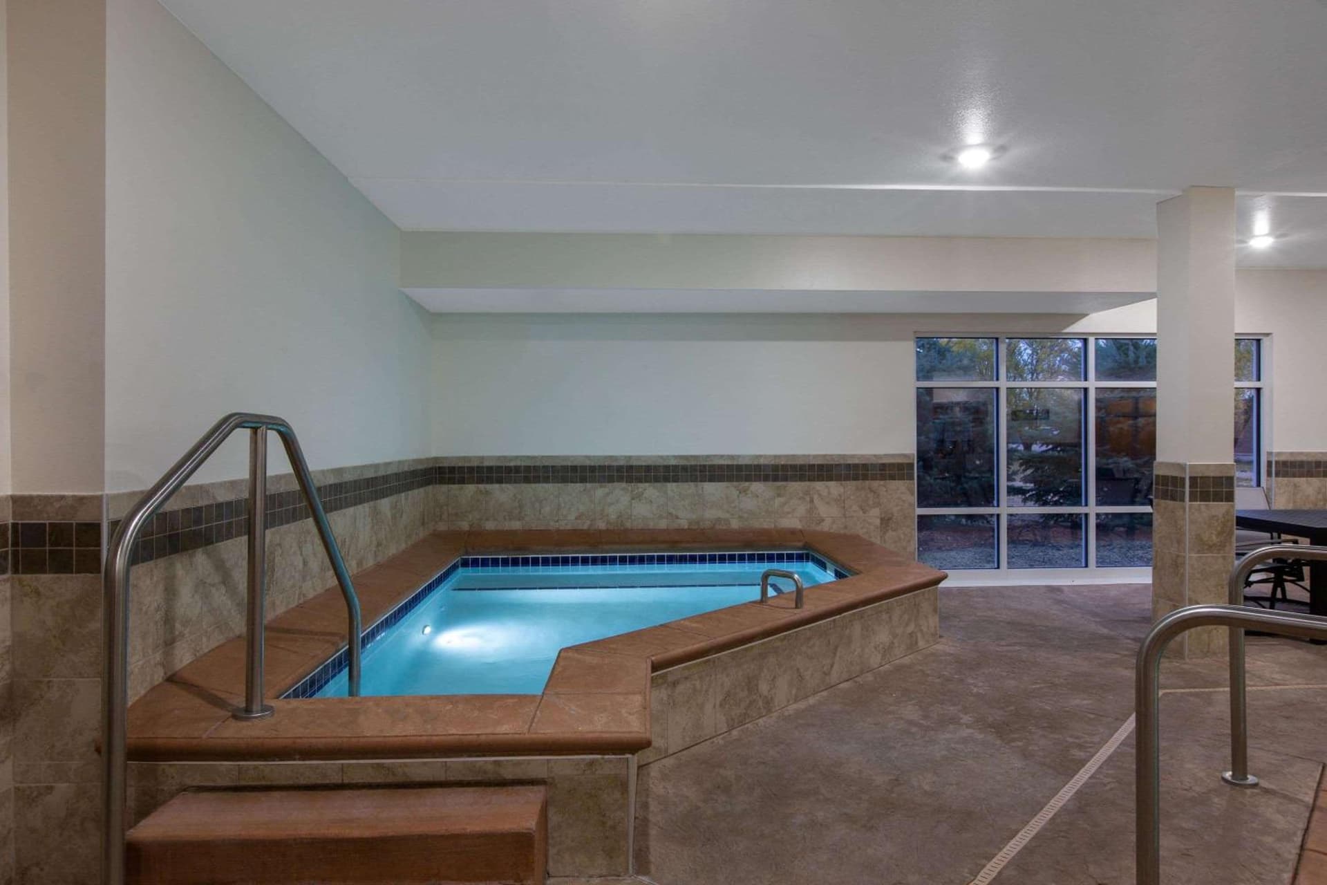 AmericInn by Wyndham Sioux Falls North gallery photo in Sioux Falls, SD — image 48