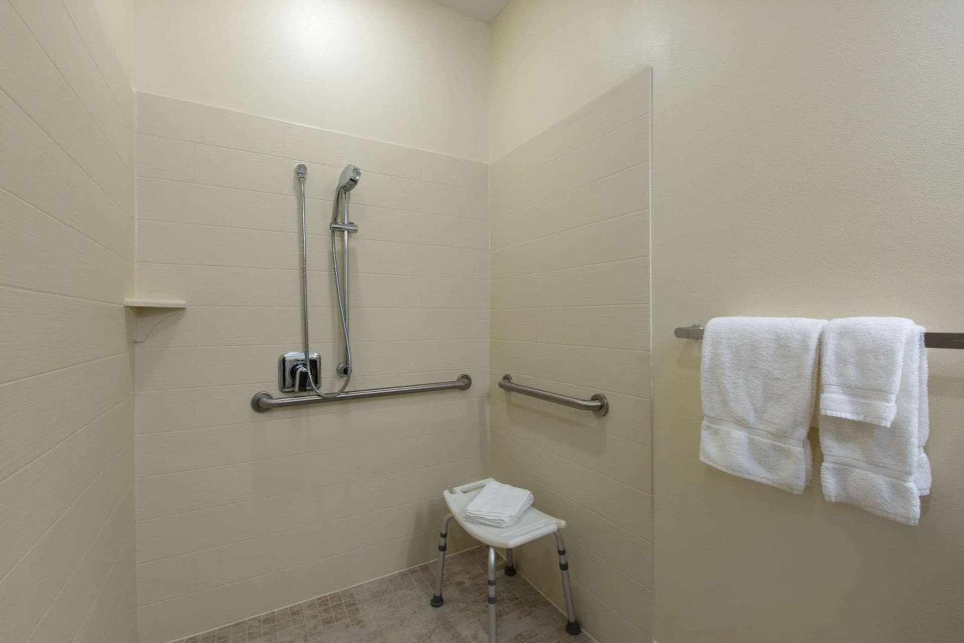 AmericInn by Wyndham Sioux Falls North gallery photo in Sioux Falls, SD — image 13