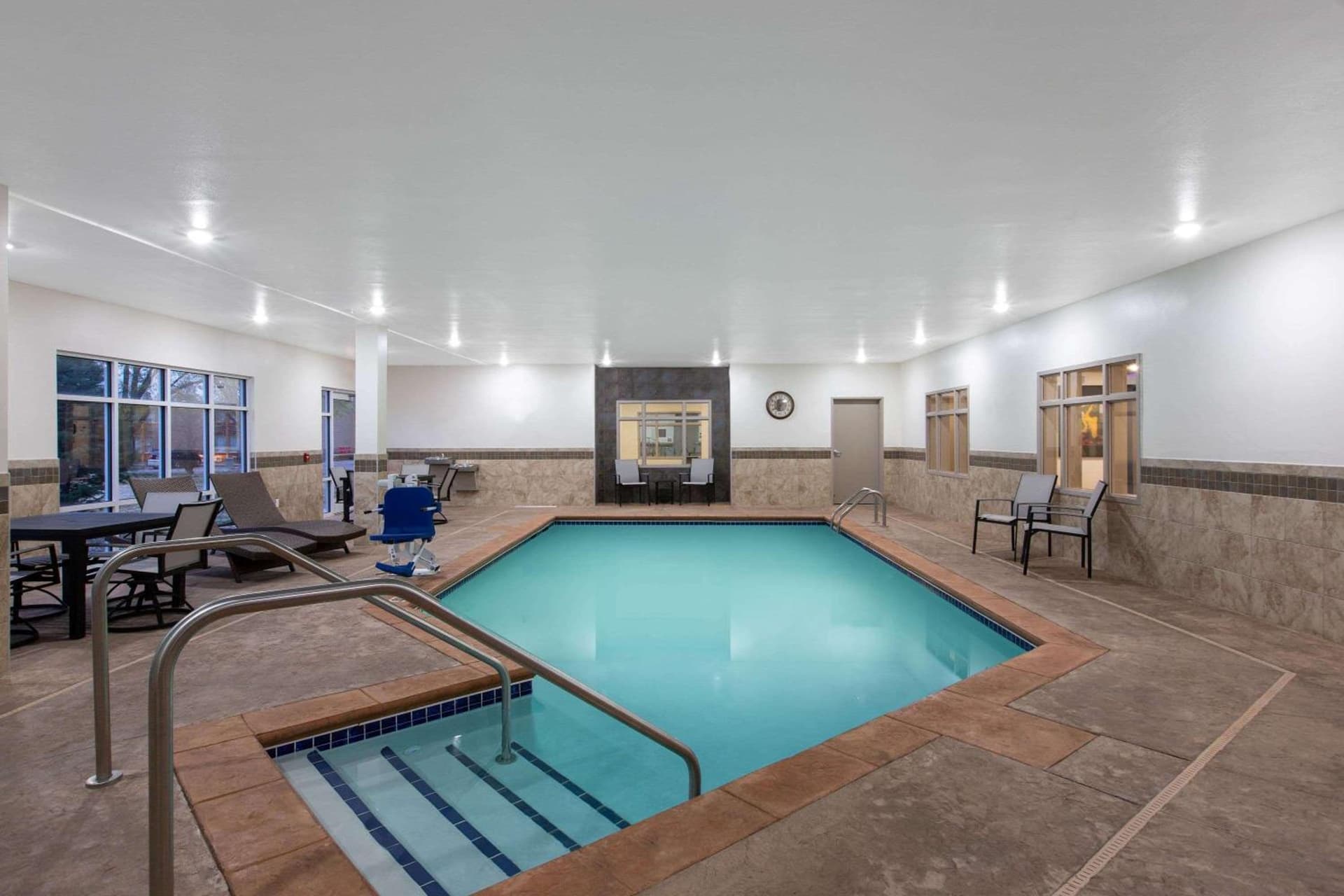 AmericInn by Wyndham Sioux Falls North gallery photo in Sioux Falls, SD — image 27