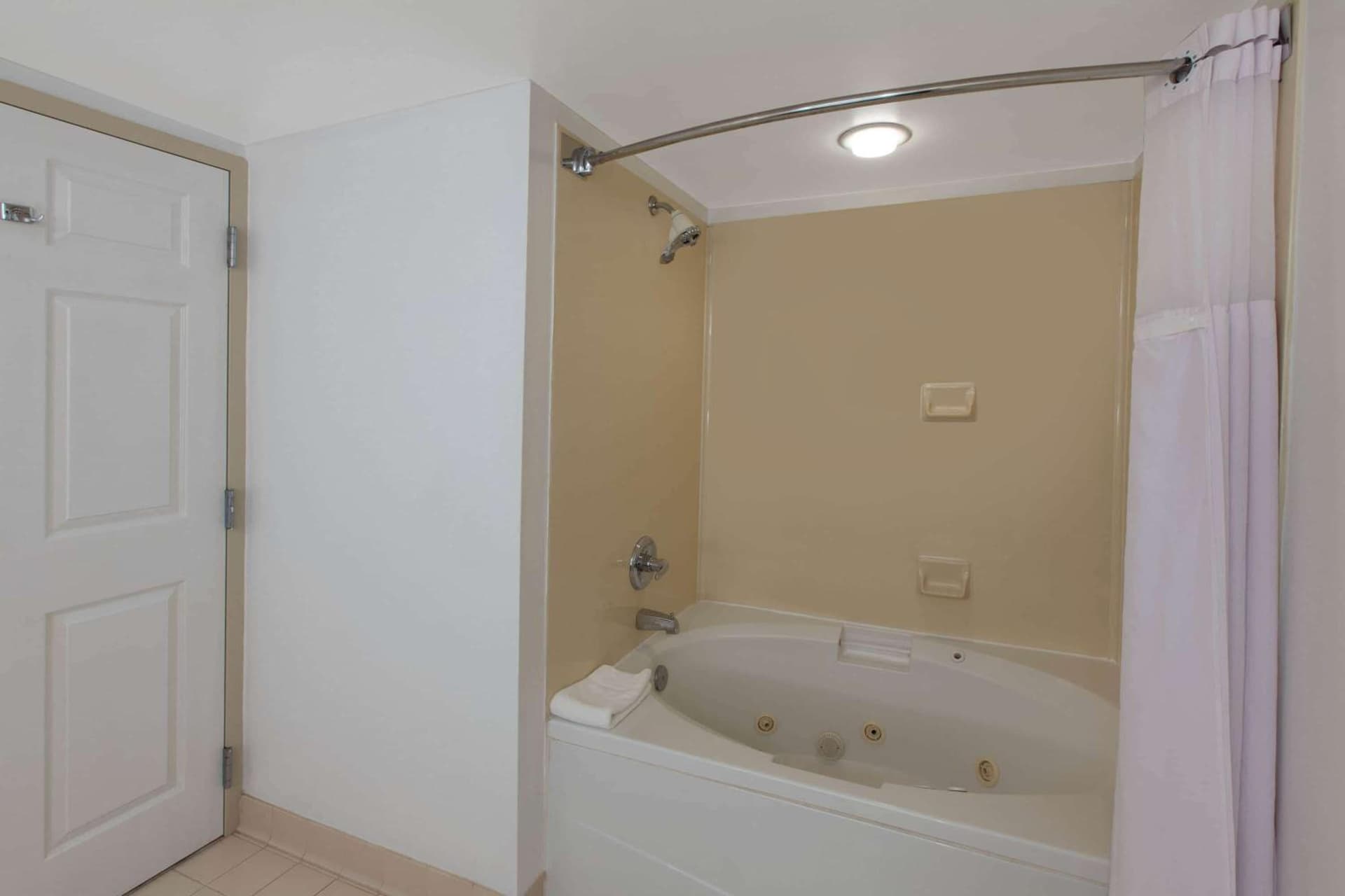 Wingate by Wyndham Oklahoma City Airport gallery photo in Oklahoma City, OK — image 9