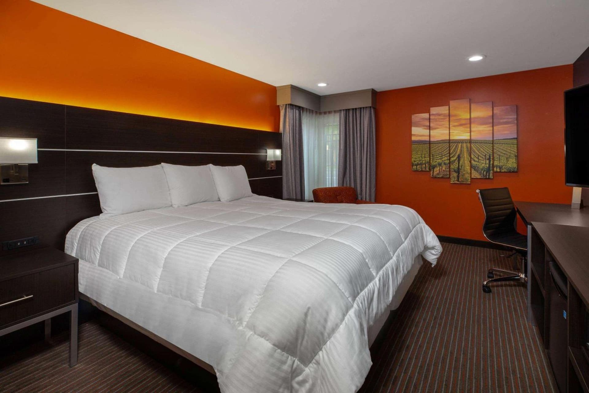 Hotel Vinea Healdsburg property views in Healdsburg, CA — gallery photo 3