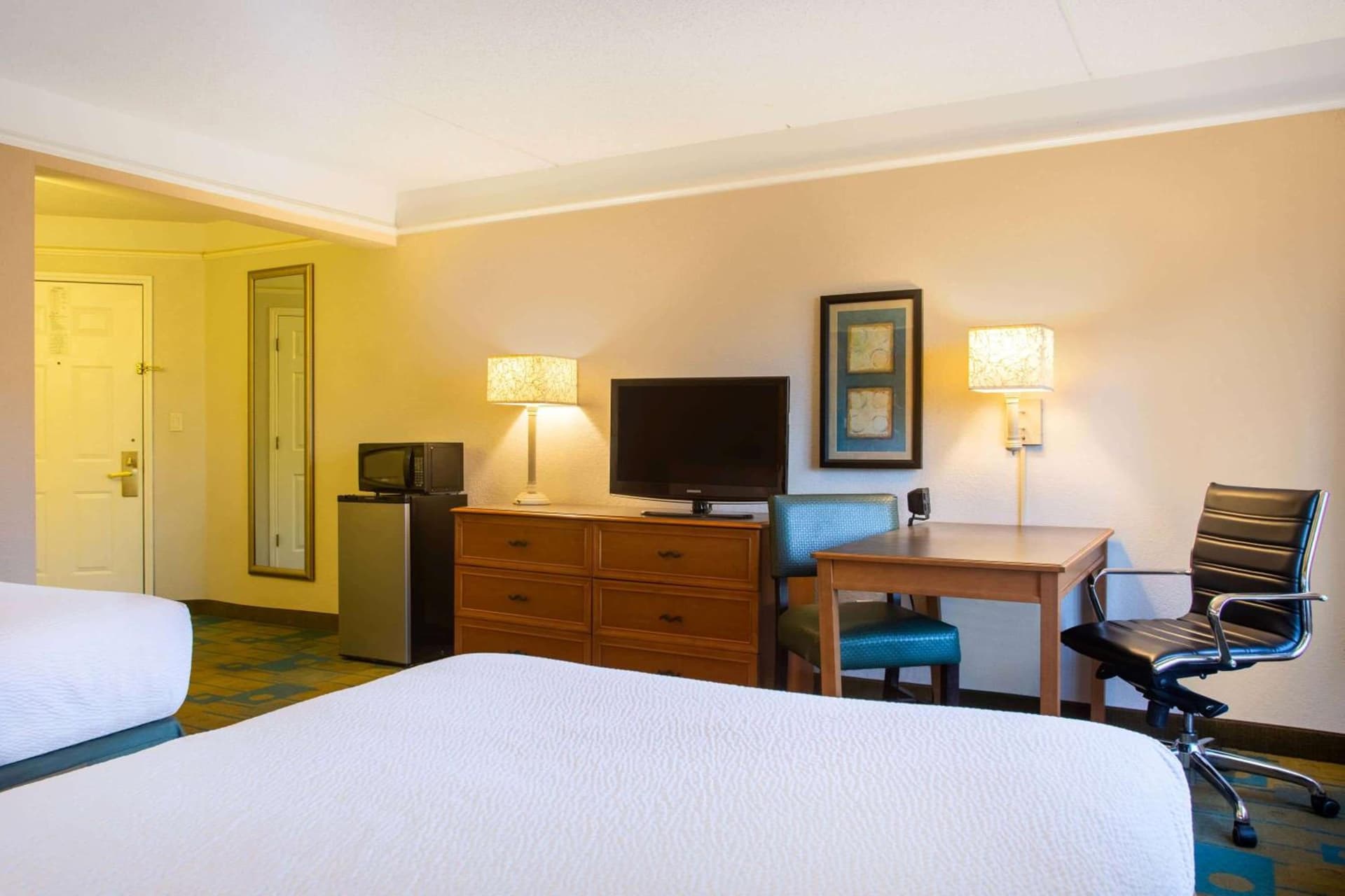 La Quinta by Wyndham Charlotte Airport South interior in Charlotte, NC — gallery photo 2