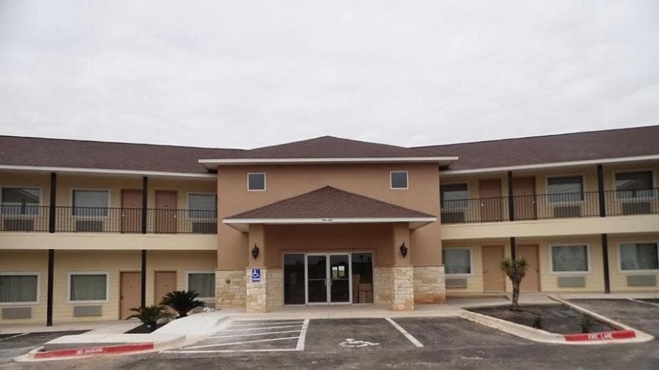 Hotel Cotulla featured exterior or lobby in Cotulla, TX — similar hotel