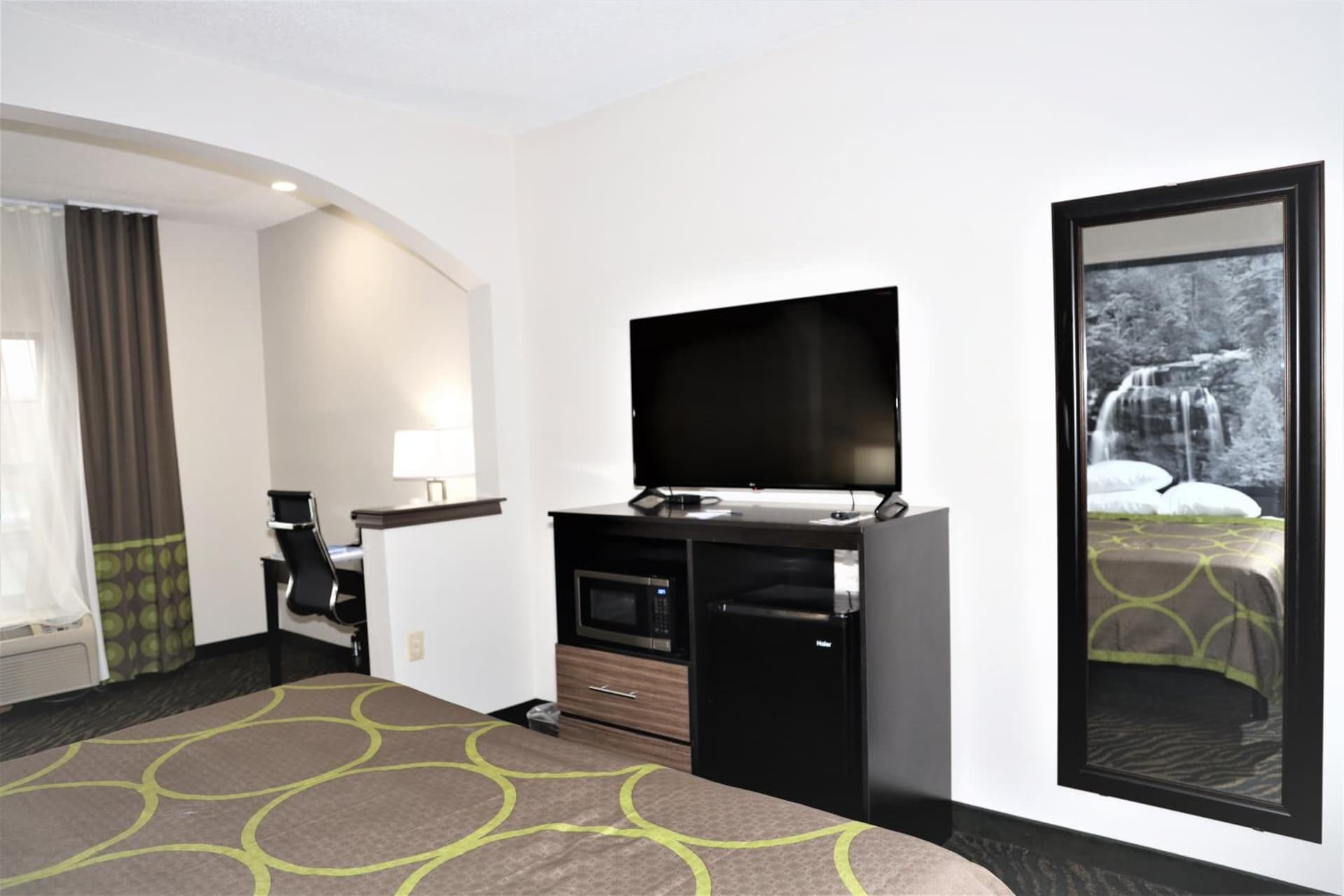 Super 8 by Wyndham High Point/Greensboro gallery photo in High Point, NC — image 4