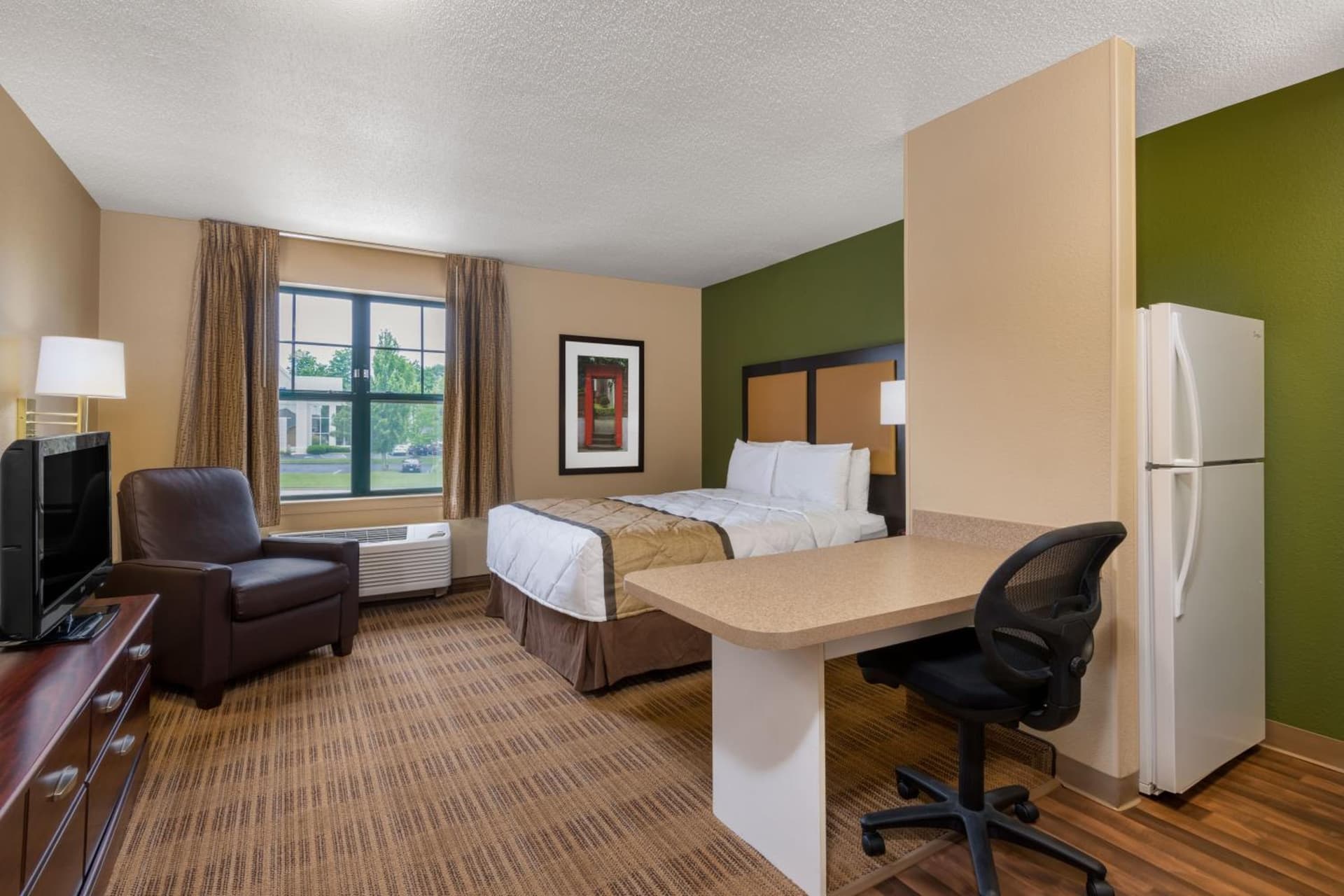 Suburban Studios Columbus Fort Benning Area property views in Columbus, GA — gallery photo 3