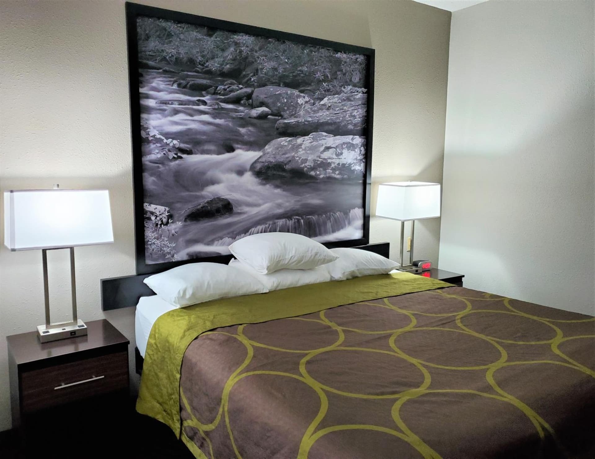 Super 8 by Wyndham High Point/Greensboro gallery photo in High Point, NC — image 13