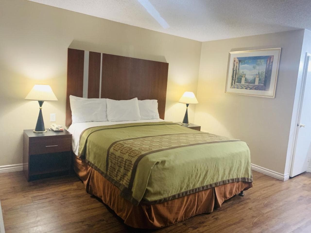 Riverside Inn & Suites gallery photo in Riverside, CA — image 10