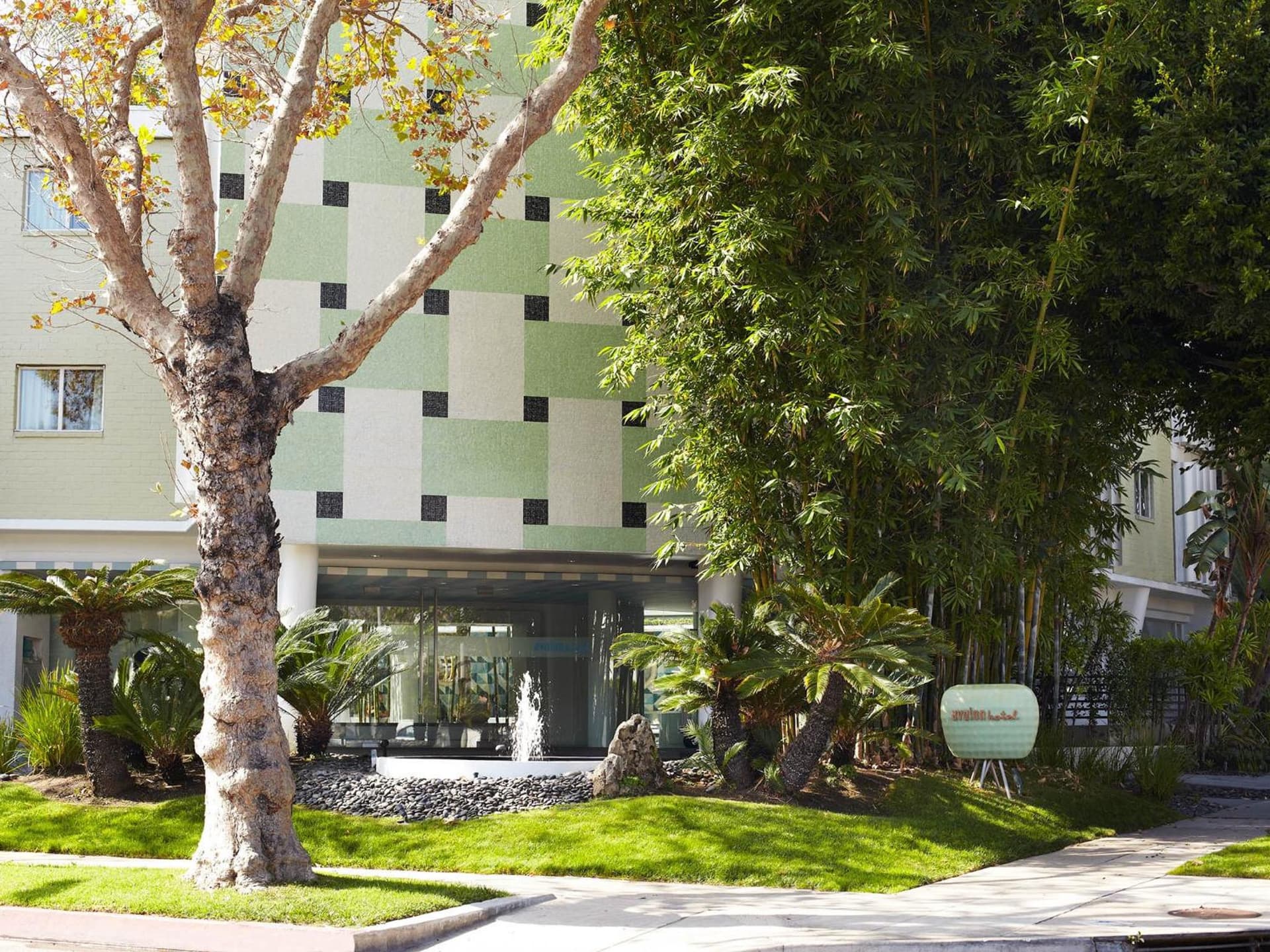 Avalon Hotel Beverly Hills, a Member of Design Hotels featured exterior or lobby in Los Angeles, CA — similar hotel