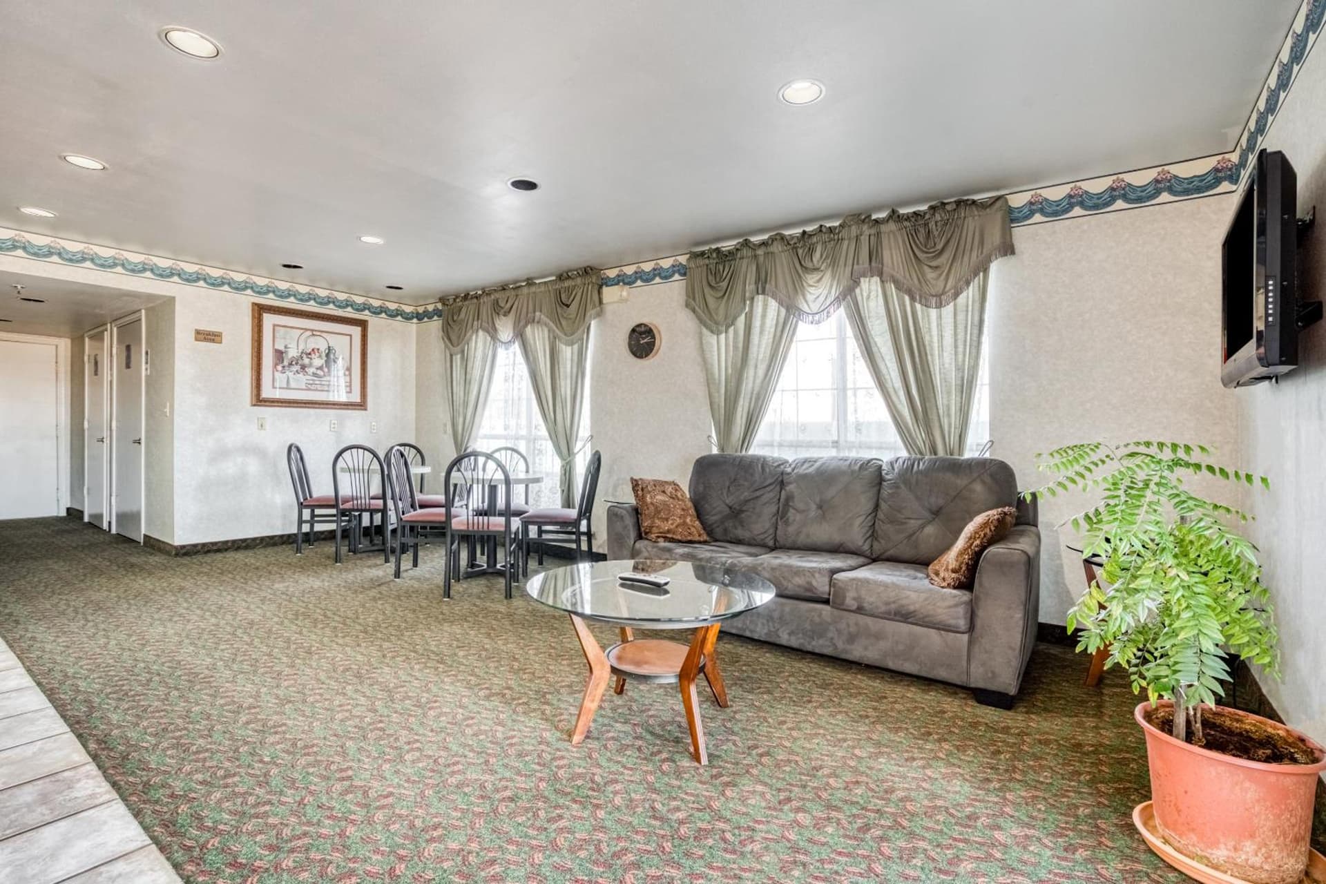 OYO Hotel Wichita Falls I-44 Sheppard Airforce gallery photo in Wichita Falls, TX — image 58