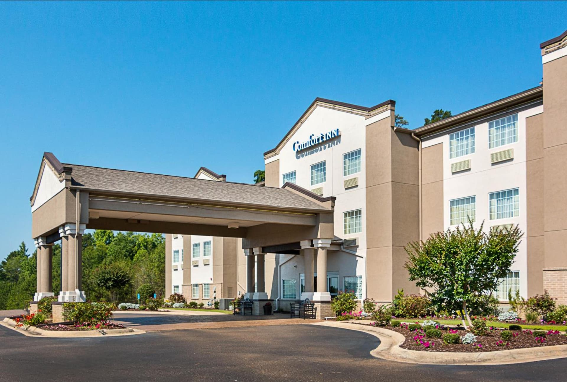 Comfort Inn Camden property views in Camden, AR — gallery photo 3