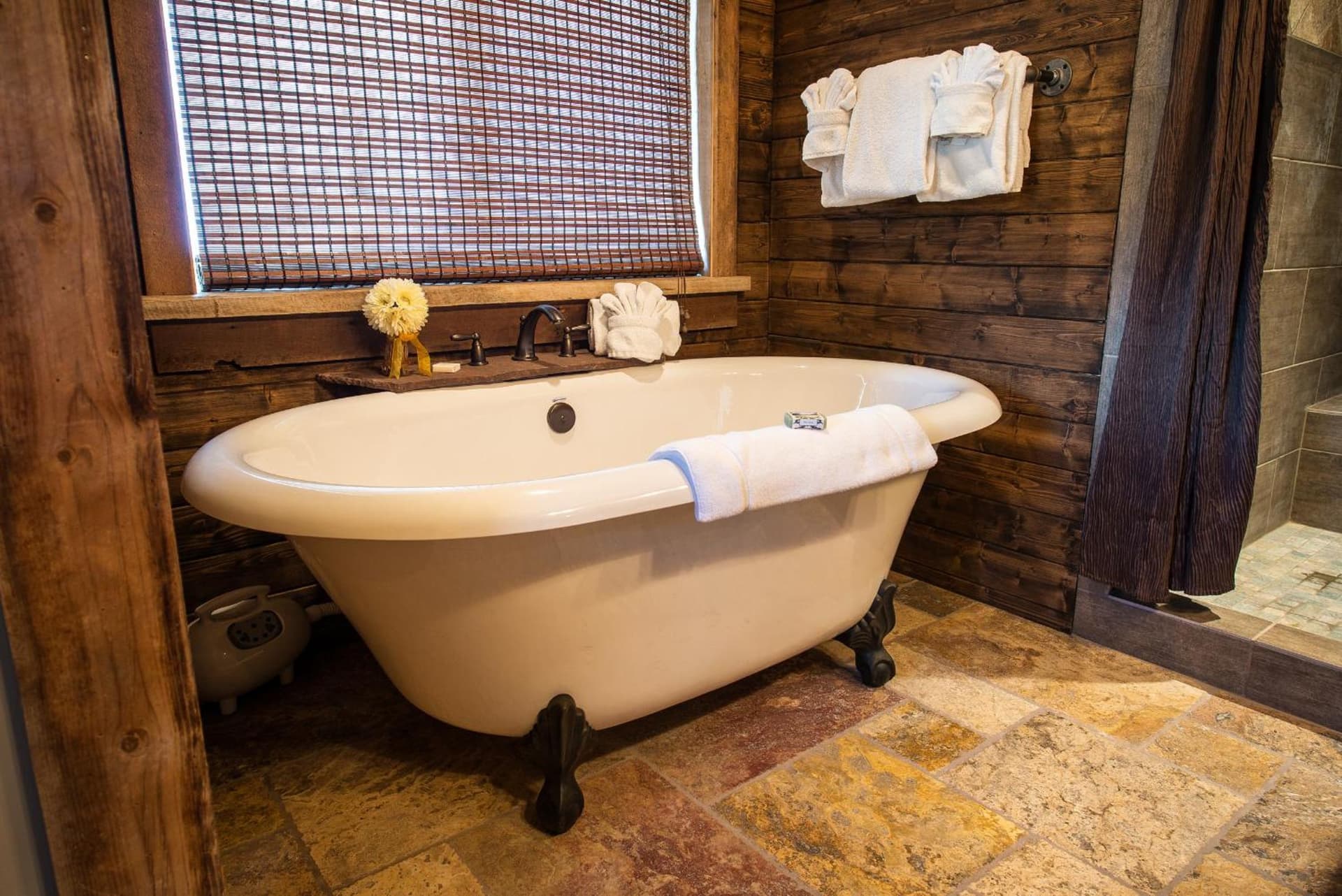 Zion Mountain Ranch interior in Mount Carmel Junction, UT — gallery photo 2
