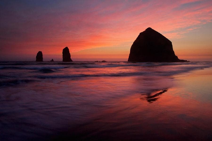 Lighthouse Inn interior in Cannon Beach, OR — gallery photo 2
