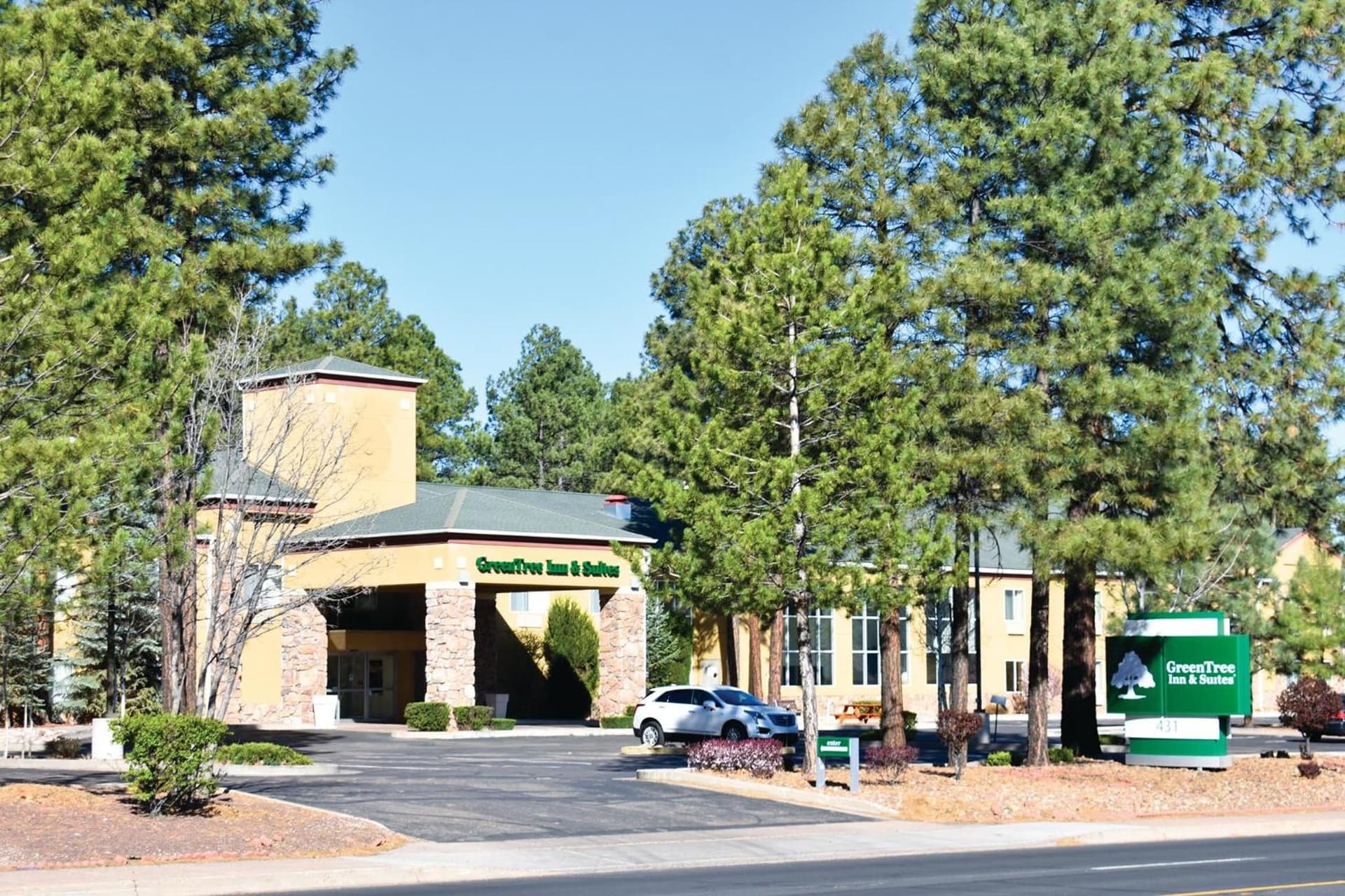 GreenTree Inn & Suites Pinetop featured exterior or lobby in Pinetop-Lakeside, AZ — similar hotel
