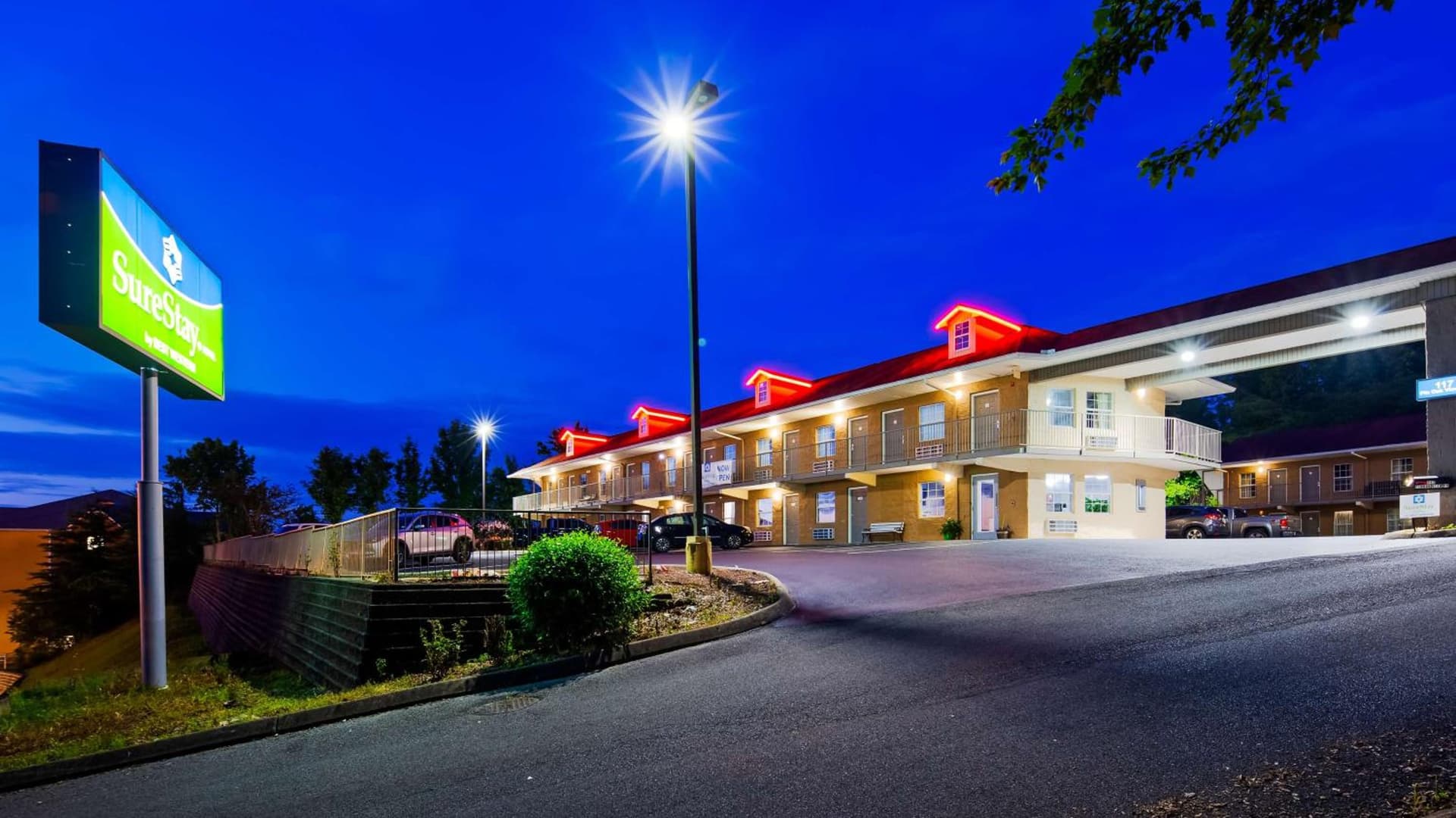 Apple Valley Inn Pigeon Forge featured exterior or lobby in Pigeon Forge, TN — similar hotel
