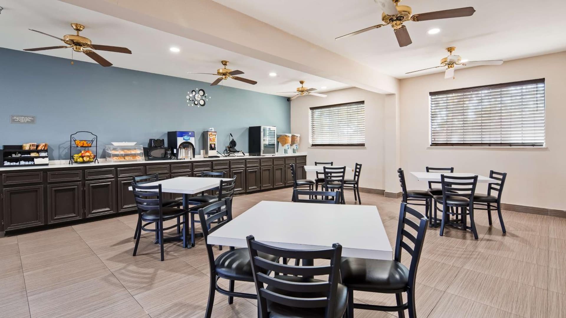 SureStay Hotel by Best Western Brownsville gallery photo in Brownsville, TX — image 9