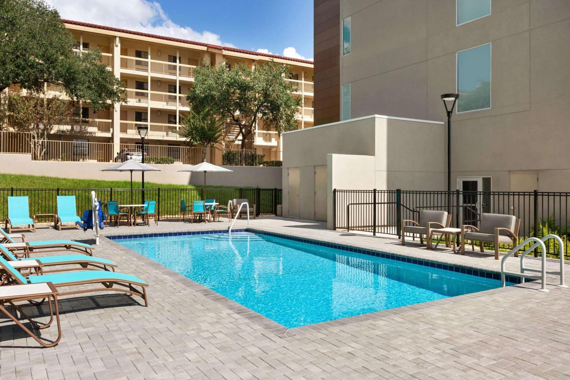 La Quinta by Wyndham Gainesville interior in Gainesville, FL — gallery photo 2