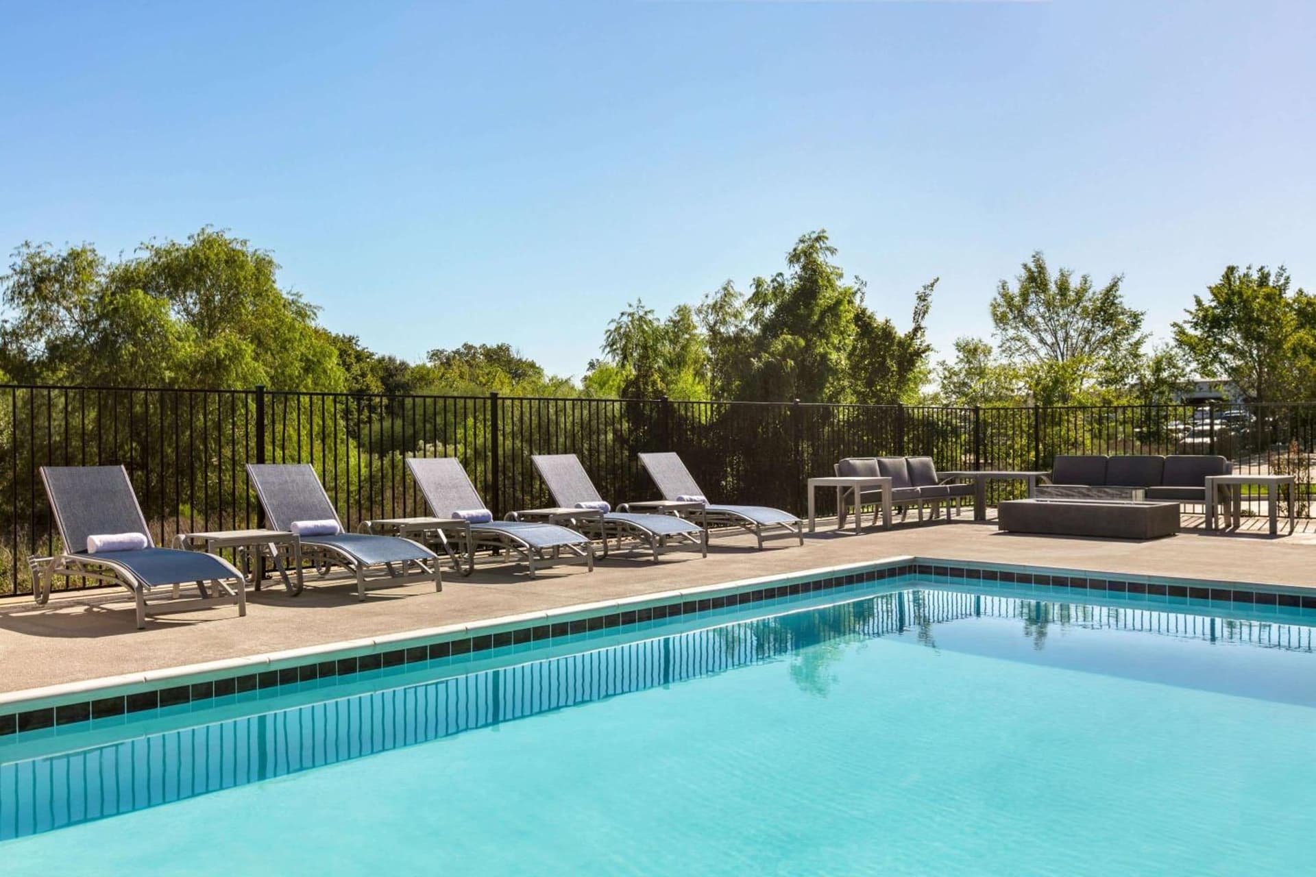 La Quinta Inn & Suites by Wyndham College Station North gallery photo in College Station, TX — image 39