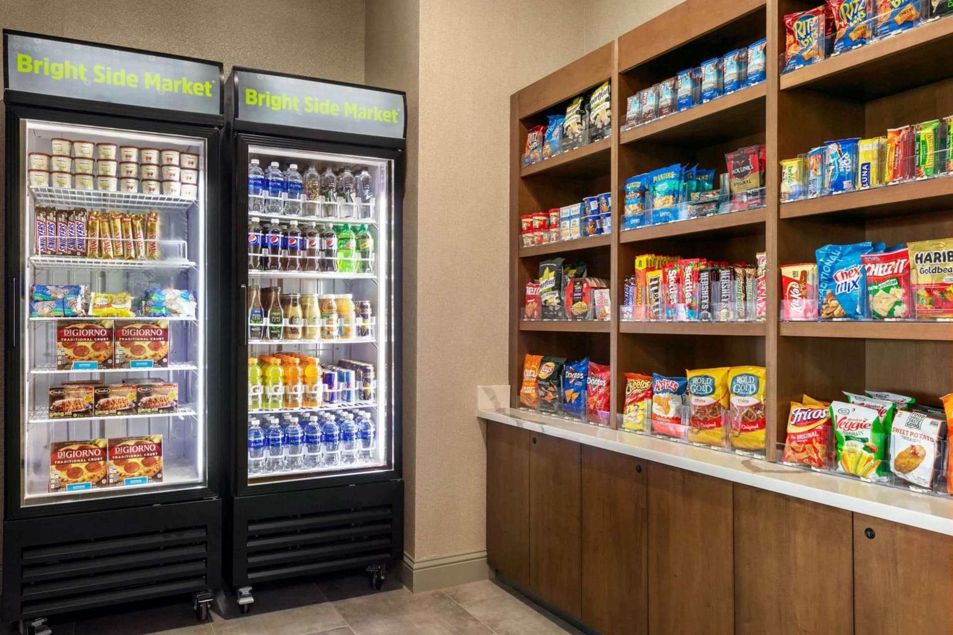 La Quinta Inn & Suites by Wyndham College Station North gallery photo in College Station, TX — image 11