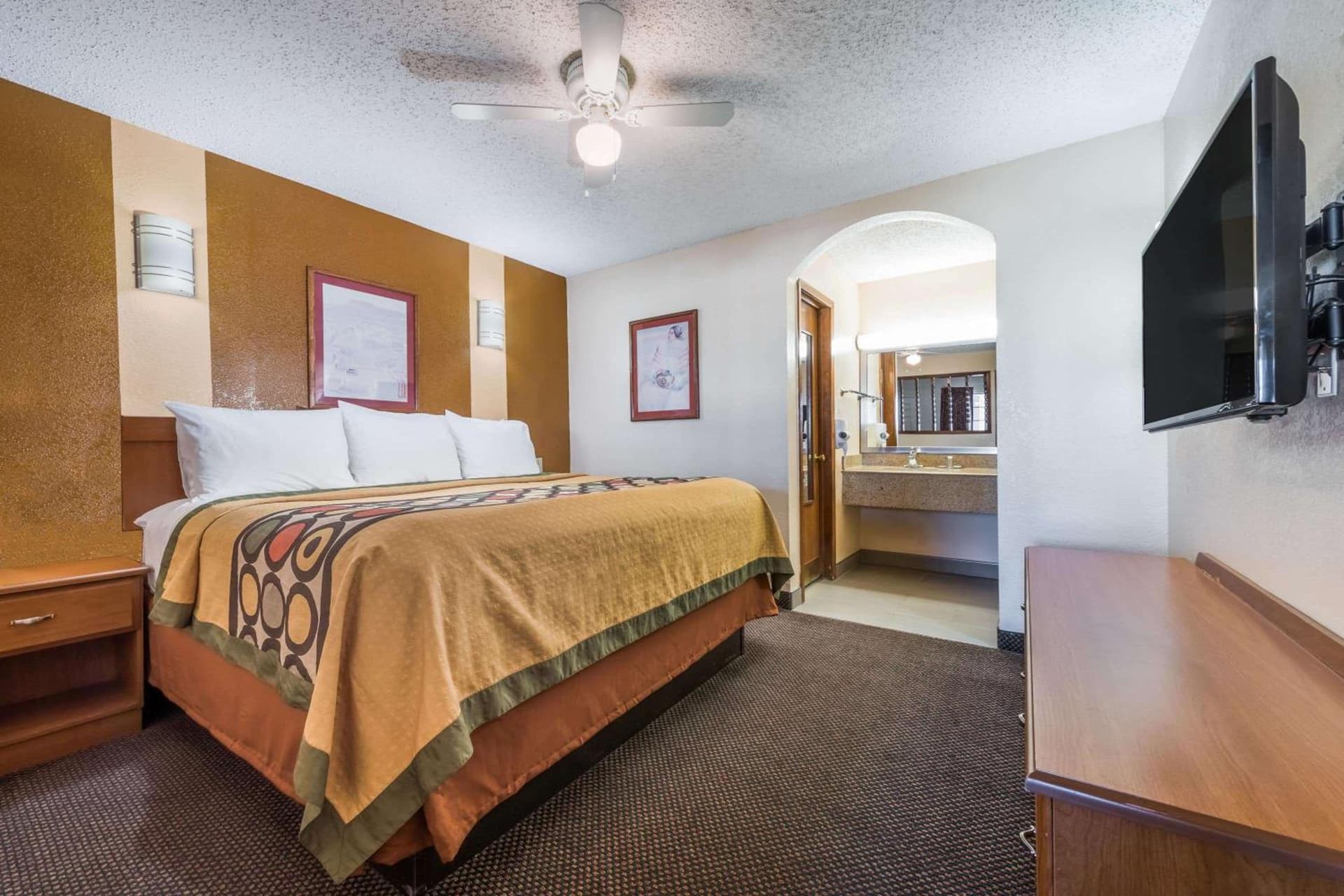 Super 8 by Wyndham Waco/Mall area TX gallery photo in Waco, TX — image 18