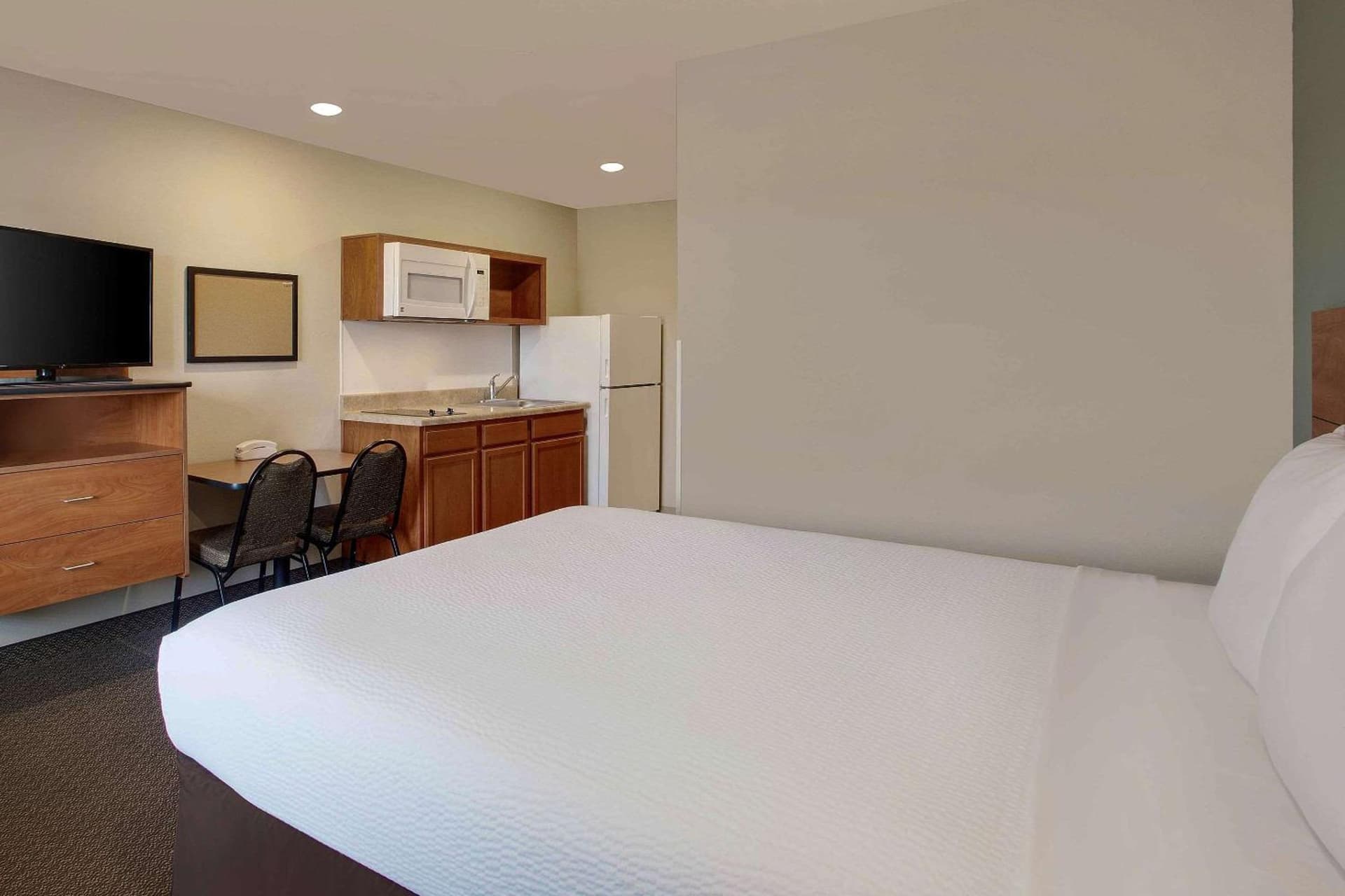 WoodSpring Suites Frederick I-70 interior in Frederick, MD — gallery photo 2