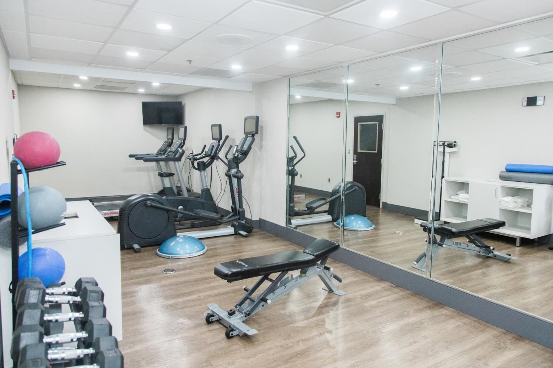 Holiday Inn Express & Suites Columbia-Fort Jackson by IHG gallery photo in Columbia, SC — image 10