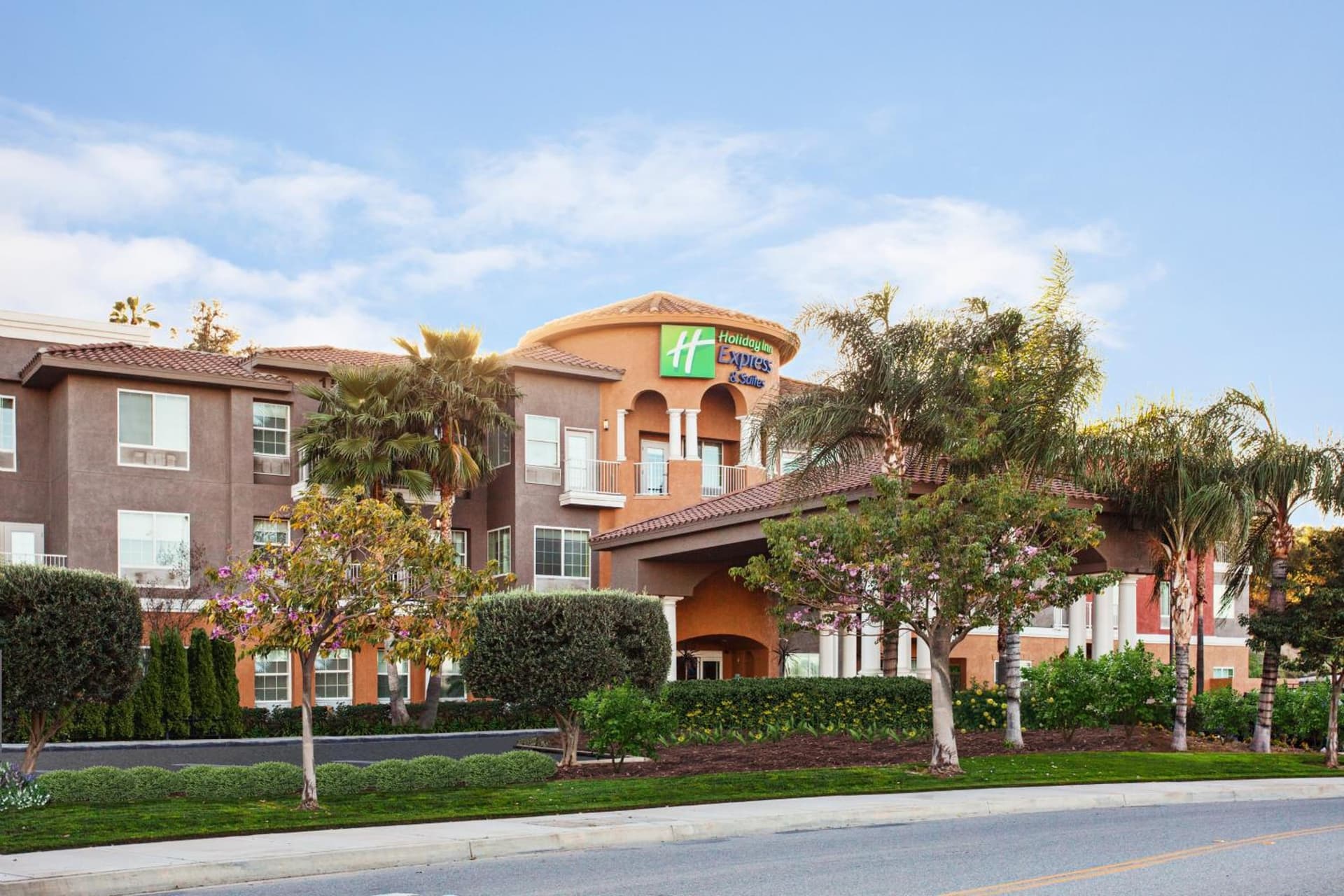 Holiday Inn Express & Suites Corona by IHG — hotel in Corona, California