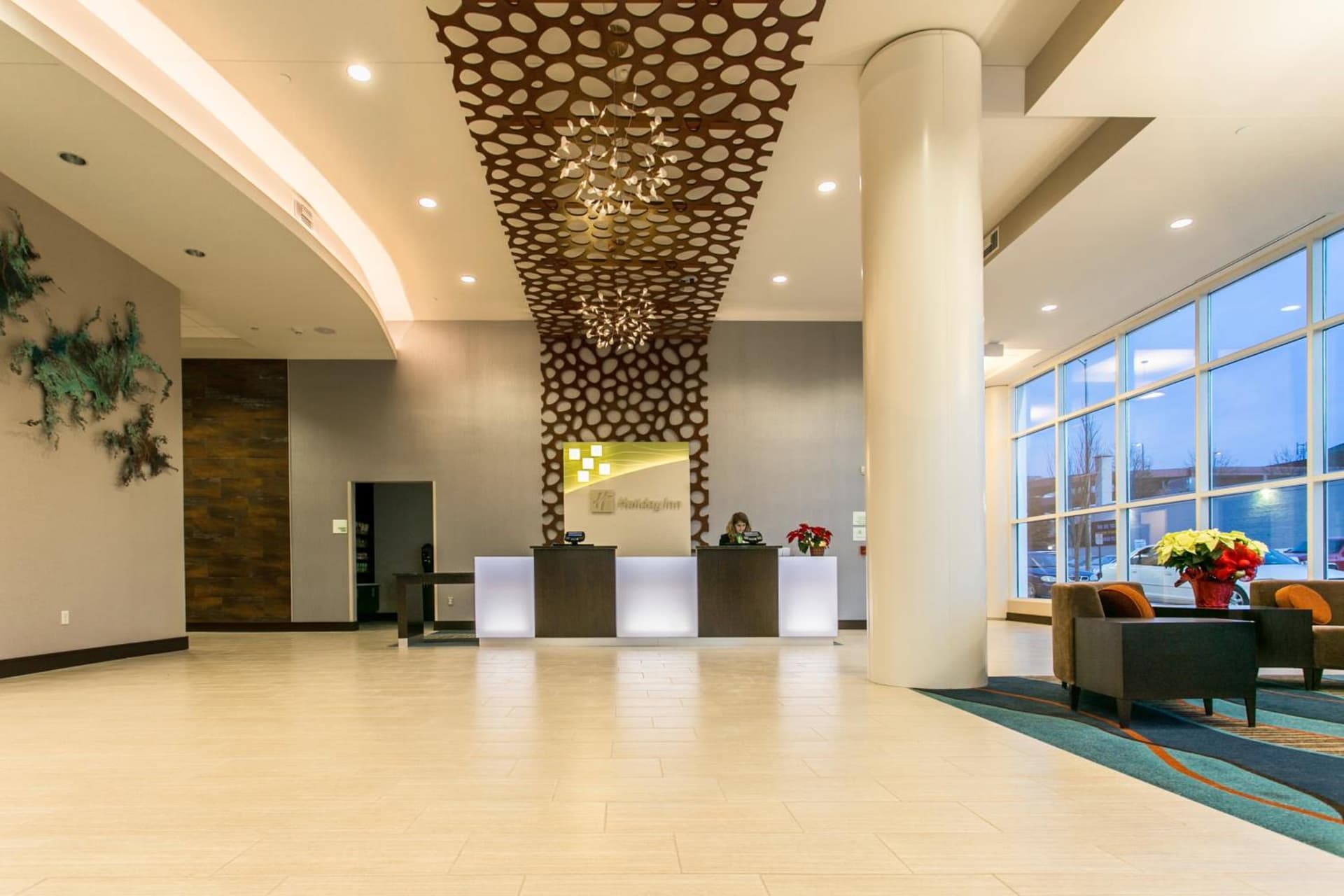 Holiday Inn & Suites Chattanooga Downtown by IHG interior in Chattanooga, TN — gallery photo 2