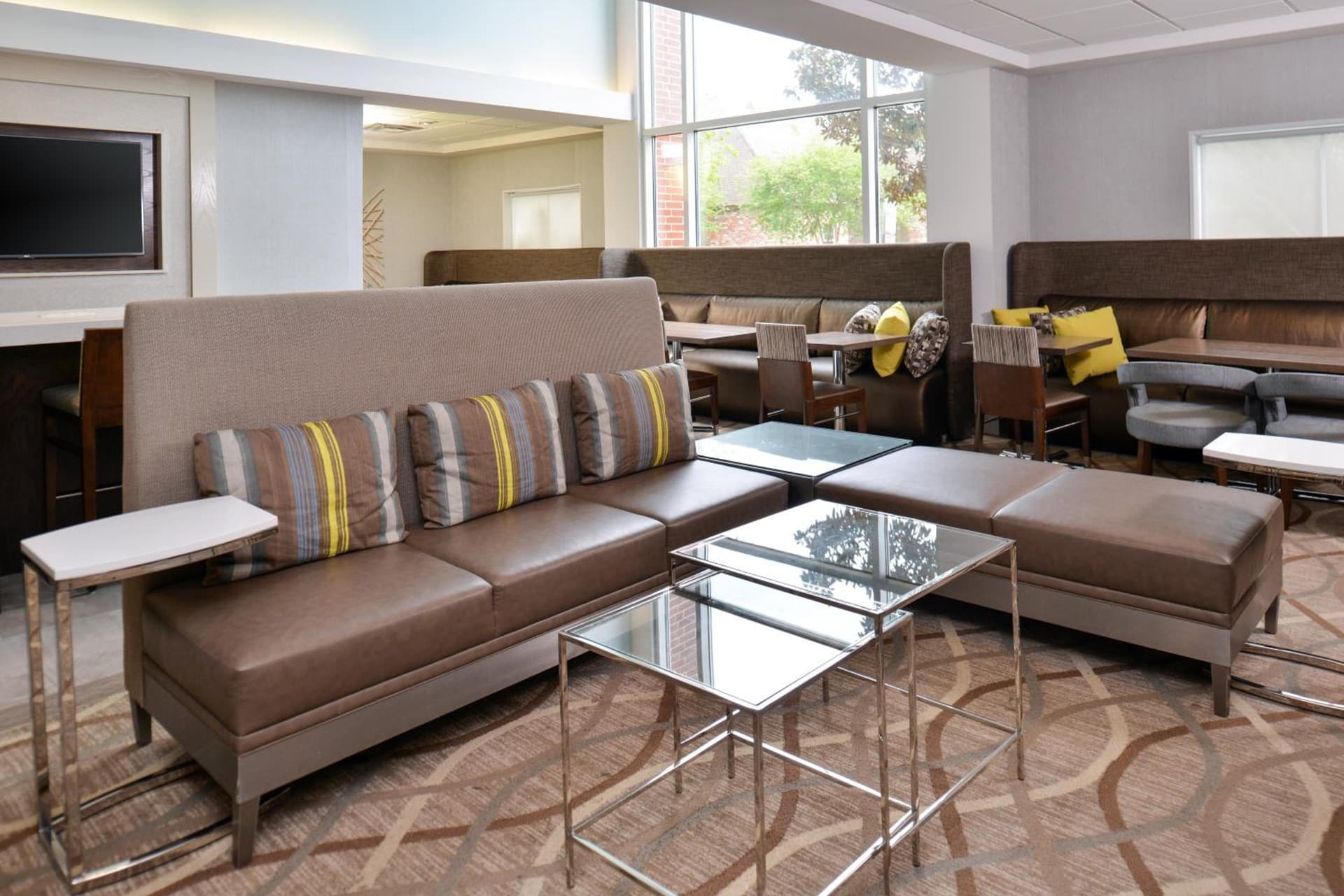 Holiday Inn Express Hotel & Suites Lafayette by IHG interior in Lafayette, LA — gallery photo 2