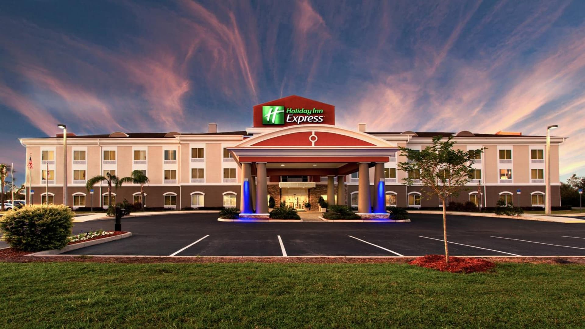 Holiday Inn Express Lake Wales North-Winter Haven by IHG featured exterior or lobby in Waverly, FL — similar hotel