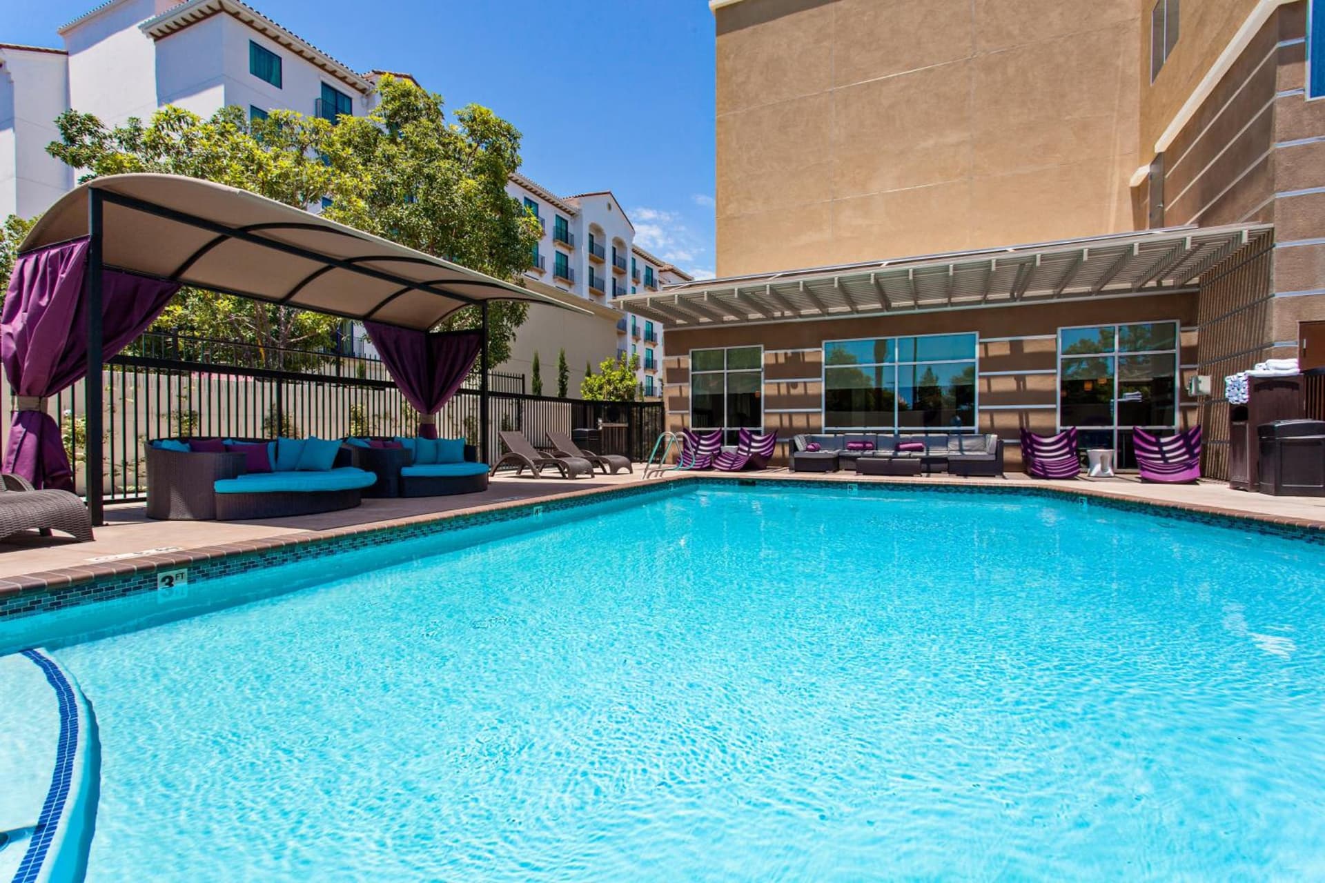 Holiday Inn Express & Suites Anaheim Resort Area by IHG gallery photo in Anaheim, CA — image 14