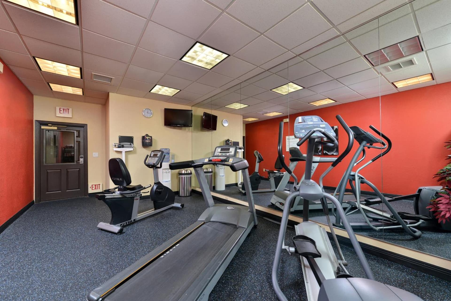 Holiday Inn Express St. Paul South - Inver Grove Heights by IHG interior in Inver Grove Heights, MN — gallery photo 2