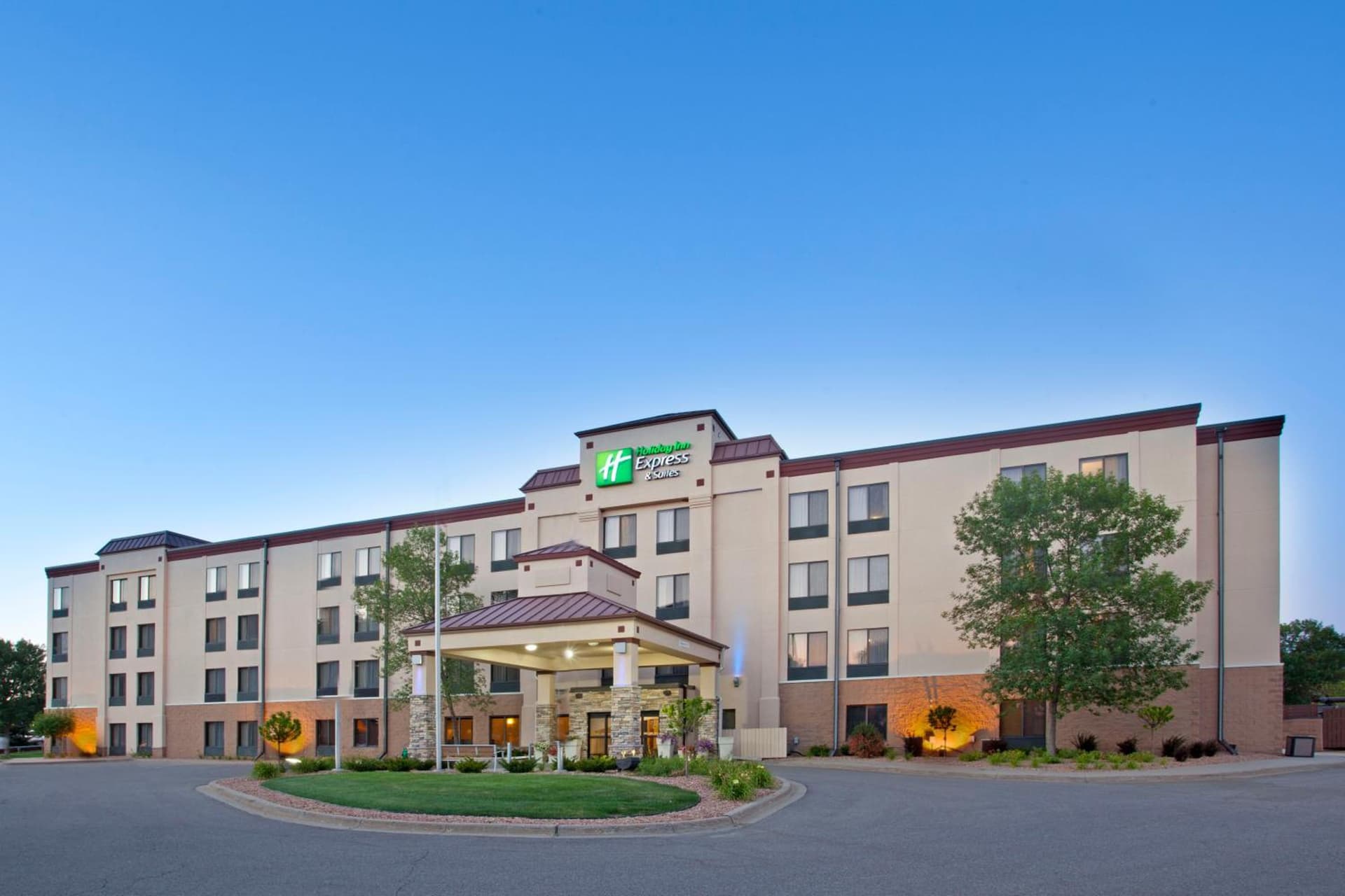 Holiday Inn Express Hotel & Suites Minneapolis - Minnetonka by IHG featured exterior or lobby in Minnetonka, MN — similar hotel