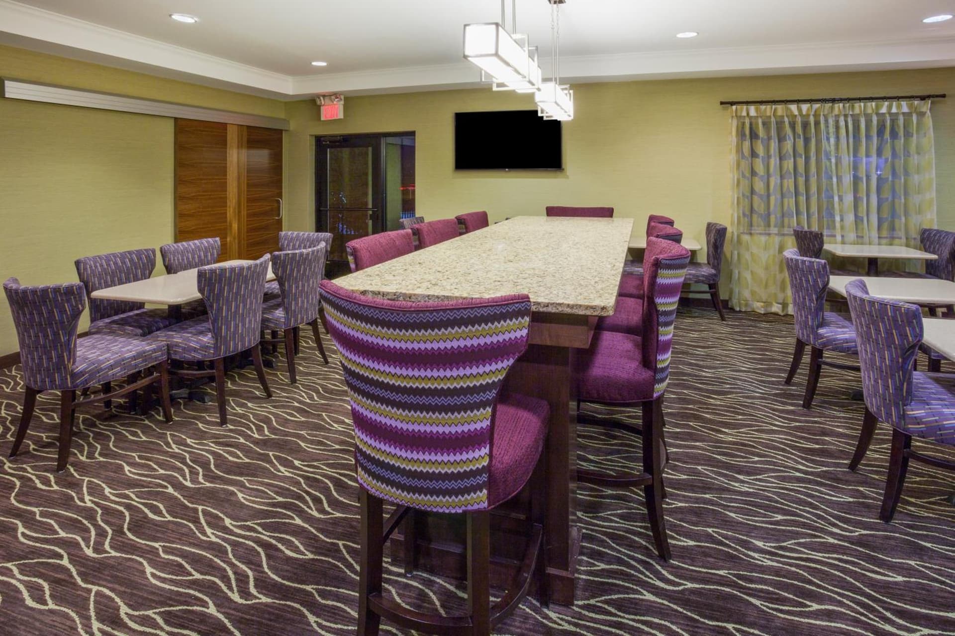Holiday Inn Express Hotel & Suites St. Paul - Woodbury by IHG interior in Woodbury, MN — gallery photo 2