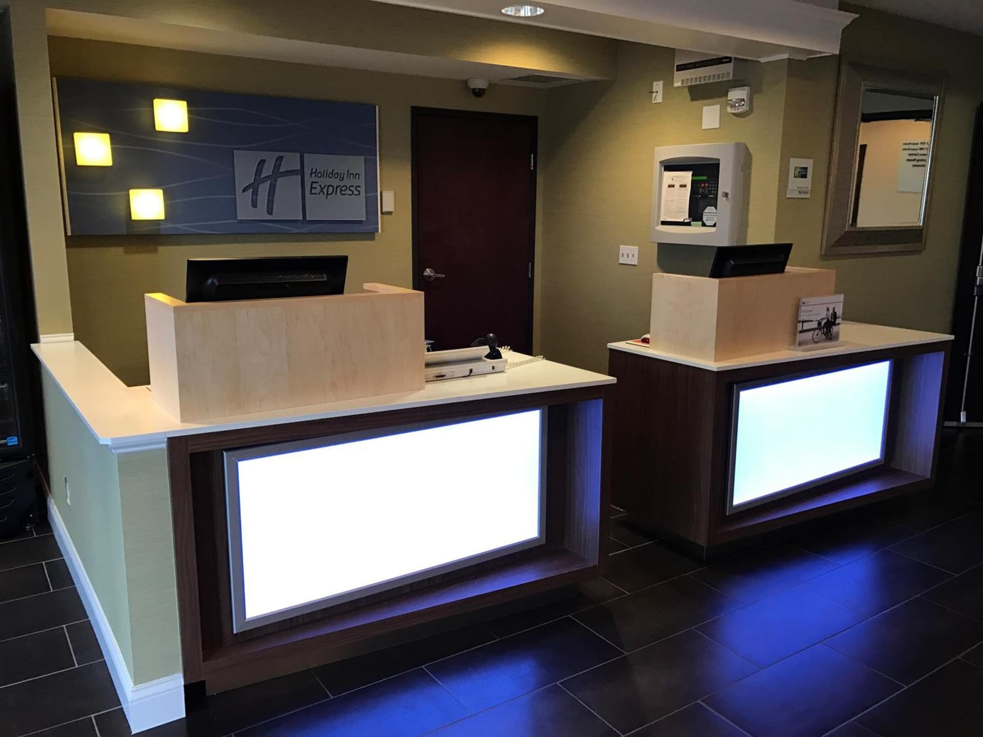 Holiday Inn Express Hotel & Suites St. Paul - Woodbury by IHG property views in Woodbury, MN — gallery photo 3
