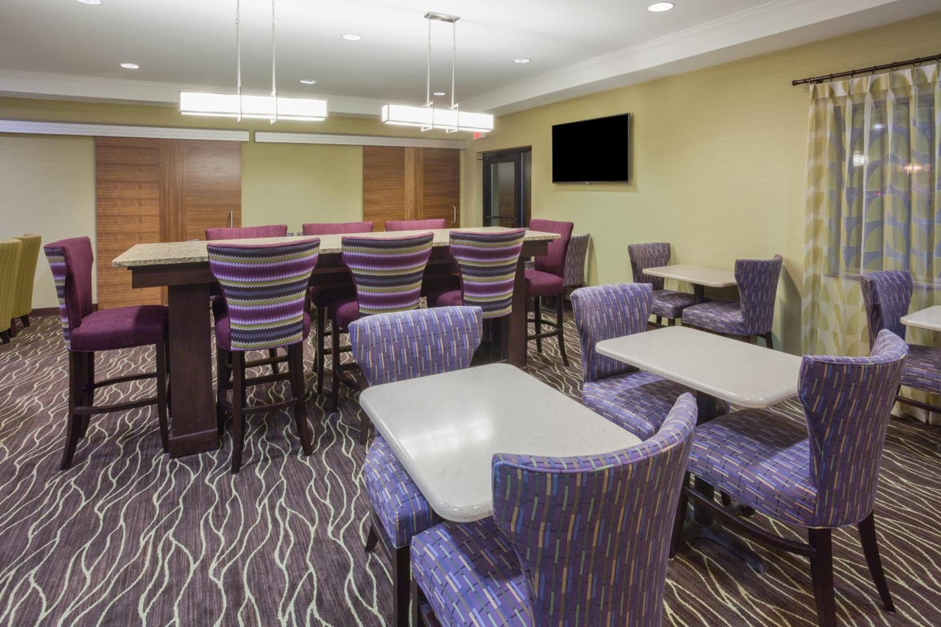 Holiday Inn Express Hotel & Suites St. Paul - Woodbury by IHG gallery photo in Woodbury, MN — image 12