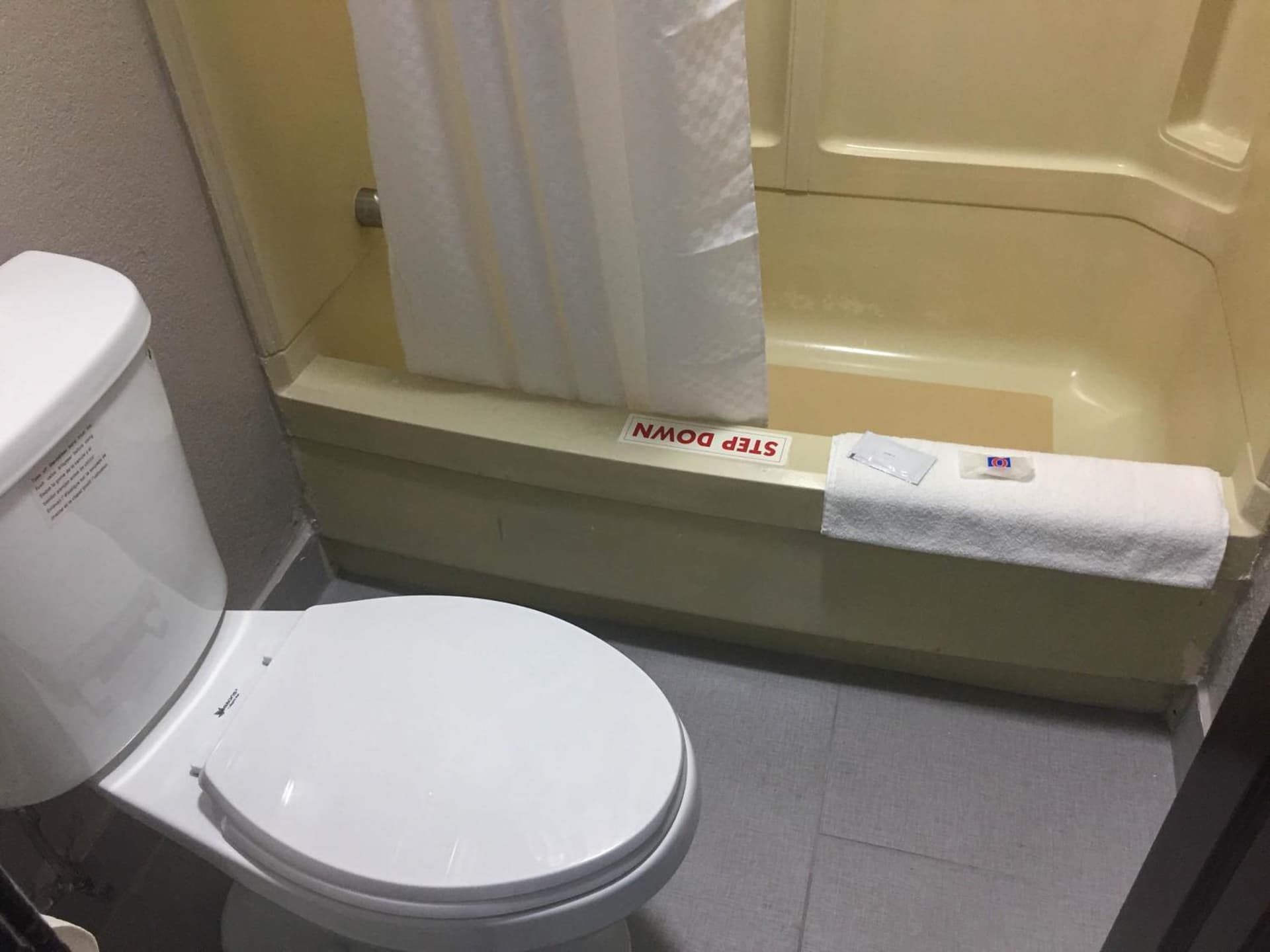 Motel 6-Burnsville, MN interior in Burnsville, MN — gallery photo 2