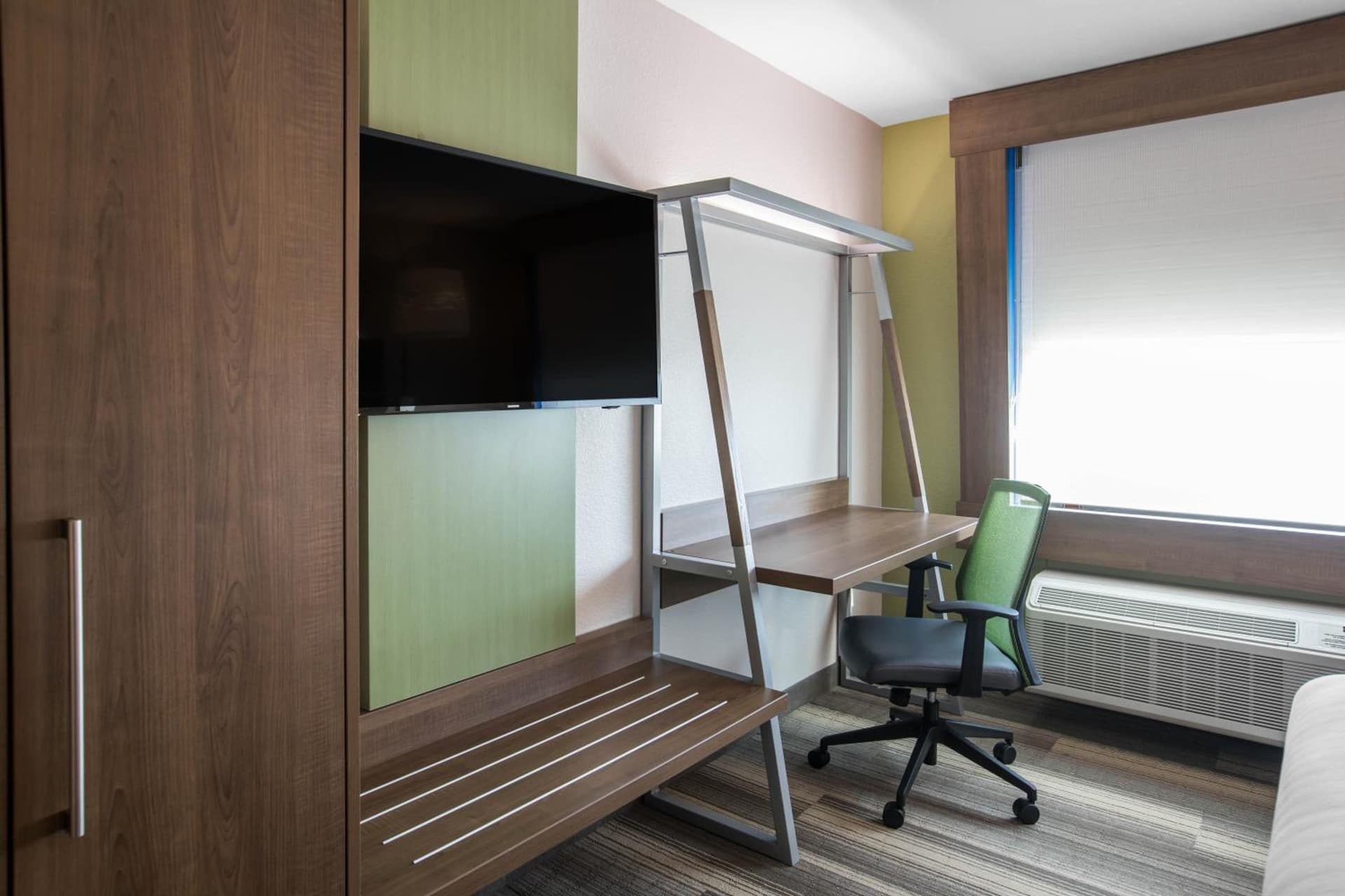 Holiday Inn Express & Suites Ludington by IHG gallery photo in Ludington, MI — image 26