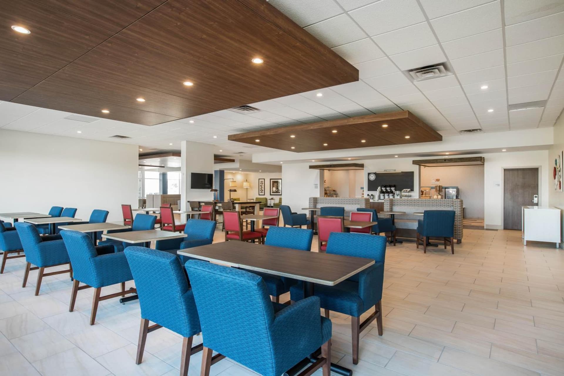 Holiday Inn Express & Suites Ludington by IHG gallery photo in Ludington, MI — image 12